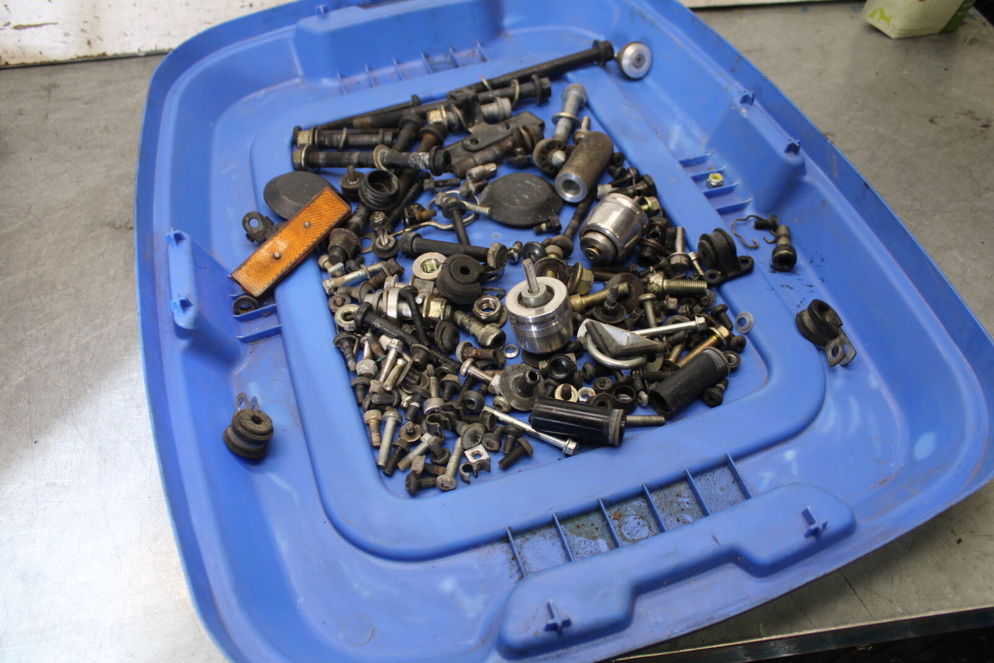 01-06 TRIUMPH TIGER 955I MOUNTING BOLTS HARDWARE MOTOR SCREWS BB693