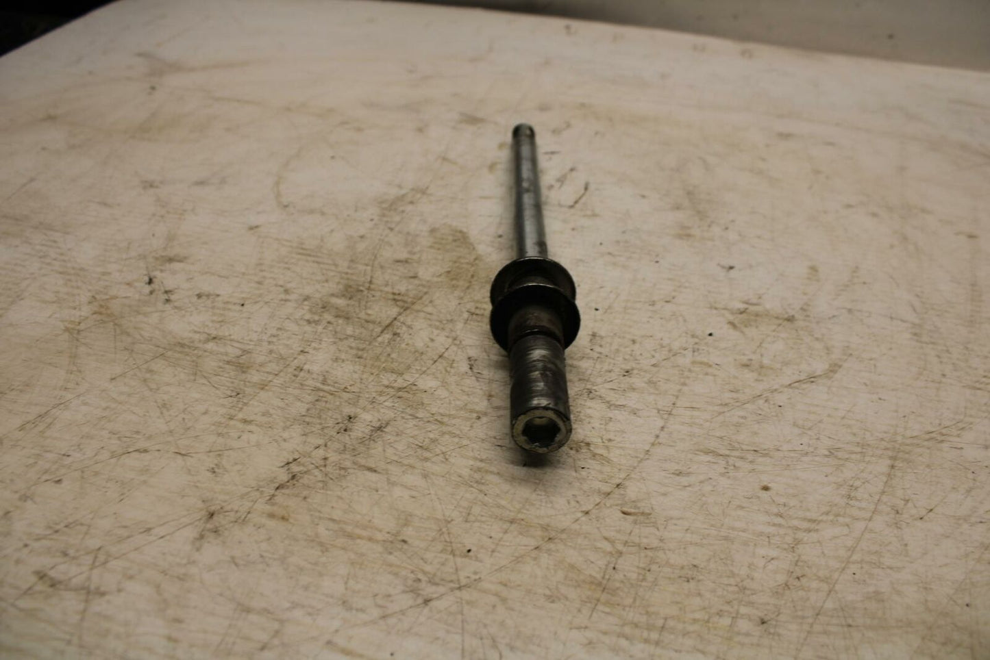 05-09 SUZUKI BOULEVARD C90 FRONT WHEEL RIM AXLE PIVOT BOLT BB357