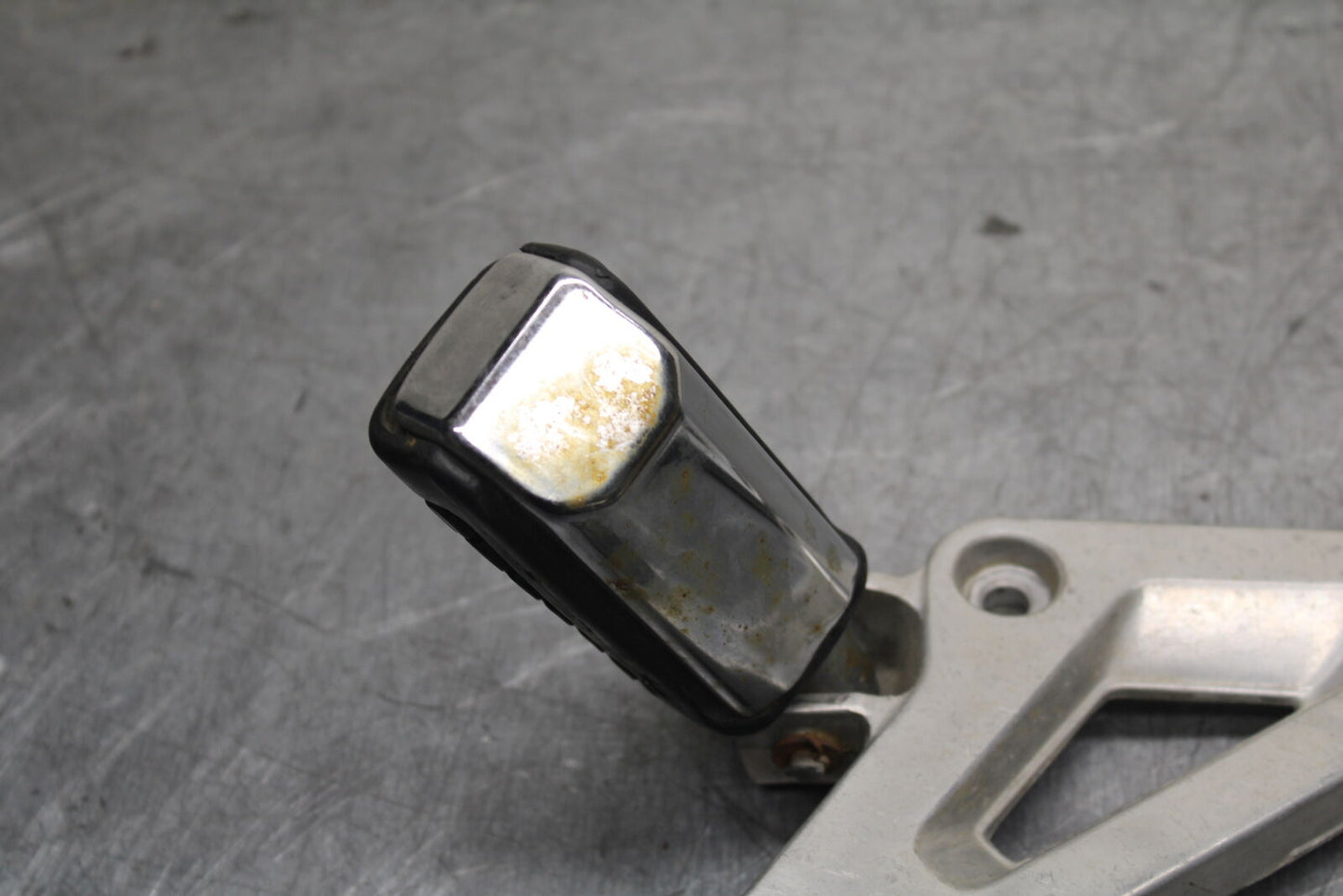 82-83 HONDA V45 MAGNA REAR PASSENGER FOOT STEP PEG BB107