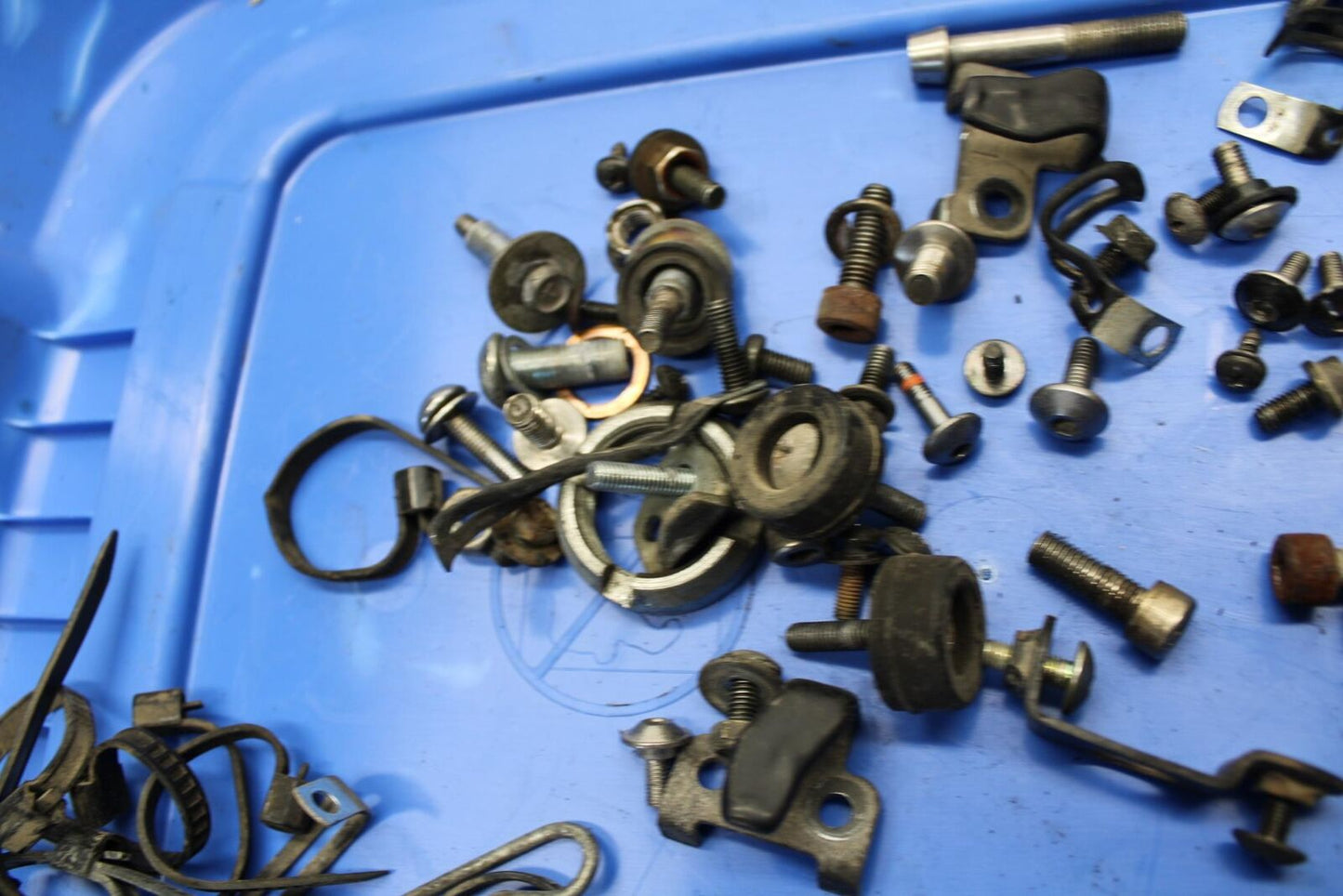 91-92 SUZUKI GSXR1100 GSXR 1100M BOLT LEFTOVER BRACKET BB435