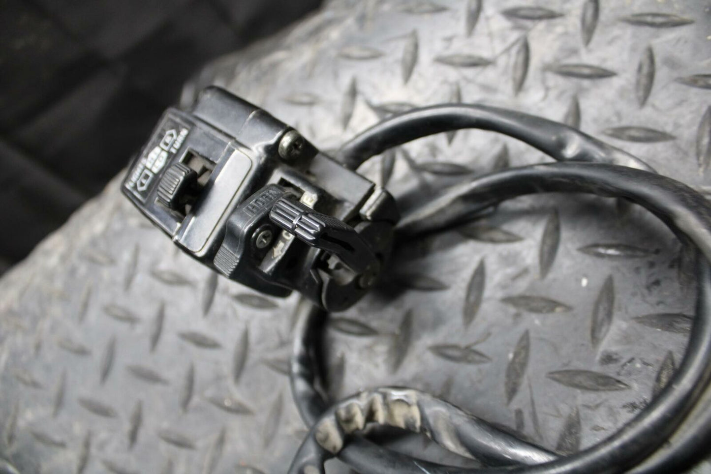86 SUZUKI GS750ES LEFT CLIP ON HANDLE HORN SIGNALS SWITCH CHOKE BB233