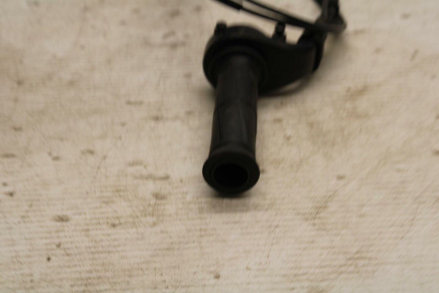 13-18 KAWASAKI NINJA ZX6R THROTTLE CABLE LINE HOUSING GUIDE BB304