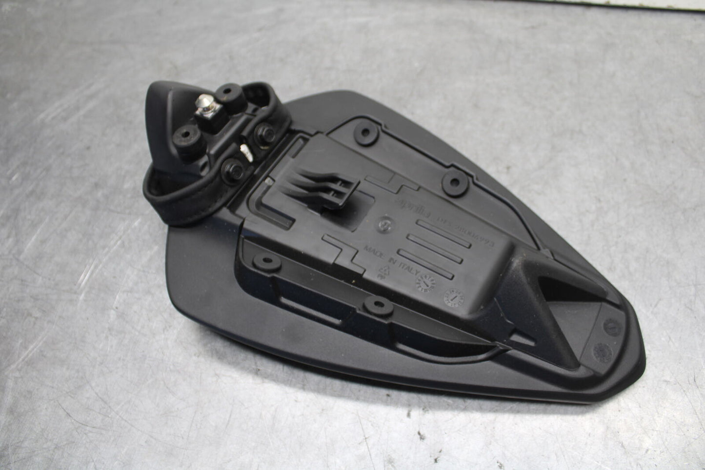 21-24 APRILIA RSV4 REAR PASSENGER SEAT PAD SADDLE PILLION OEM 2B0069 BB668