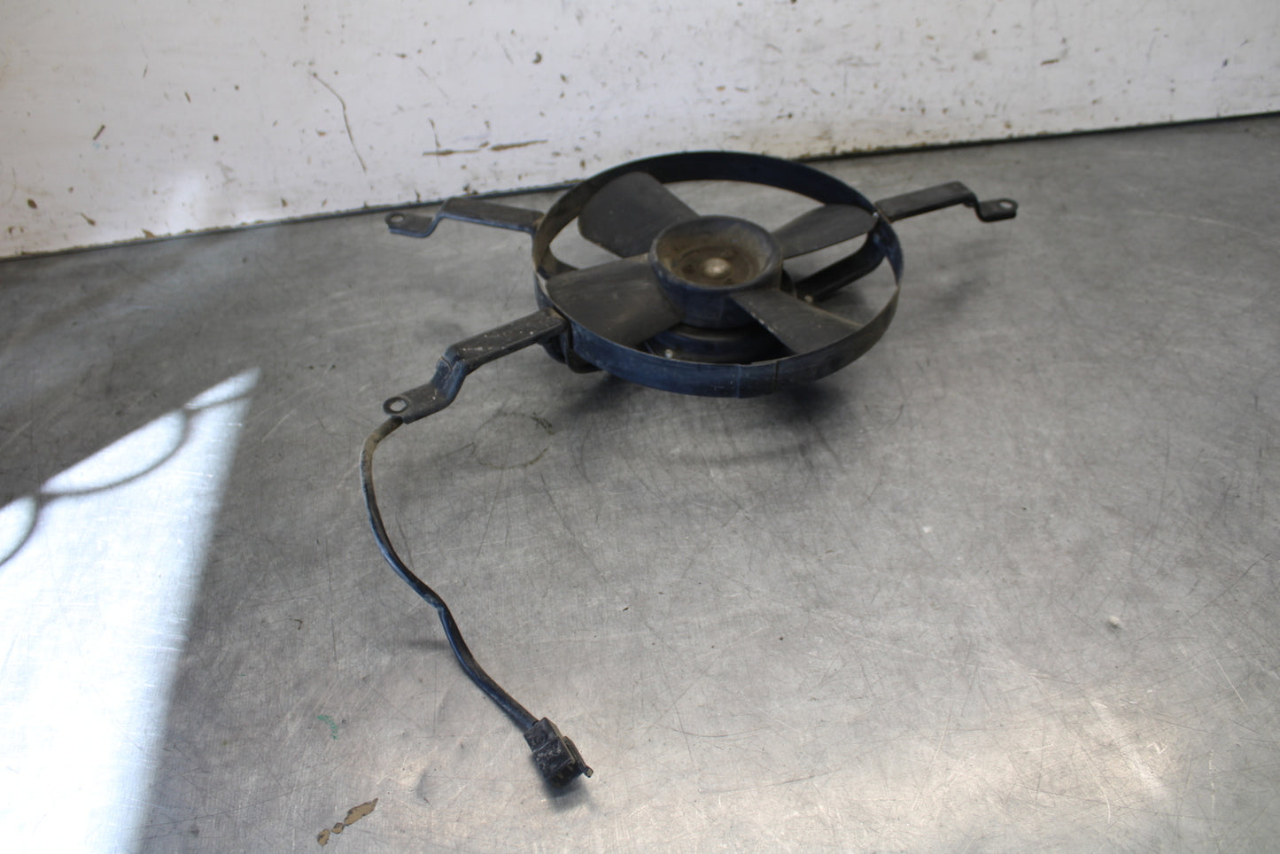 05-06 YAMAHA ROYAL STAR ENGINE RADIATOR COOLING FAN BB697