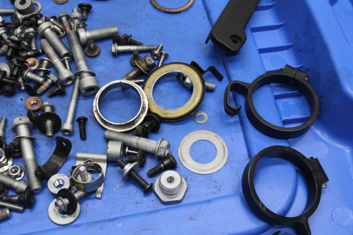 21-24 APRILIA TUONO 660 FACTORY MOUNTING BOLTS HARDWARE MOTOR SCREWS BB733