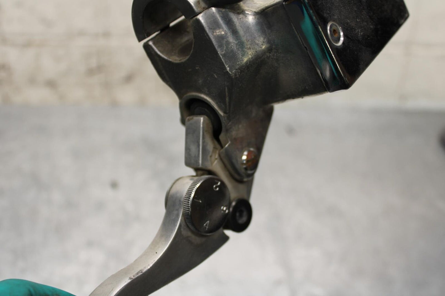 2004 Suzuki Intruder 1500 VL1500 FRONT BRAKE MASTER CYLINDER 59600-10F20 BB573