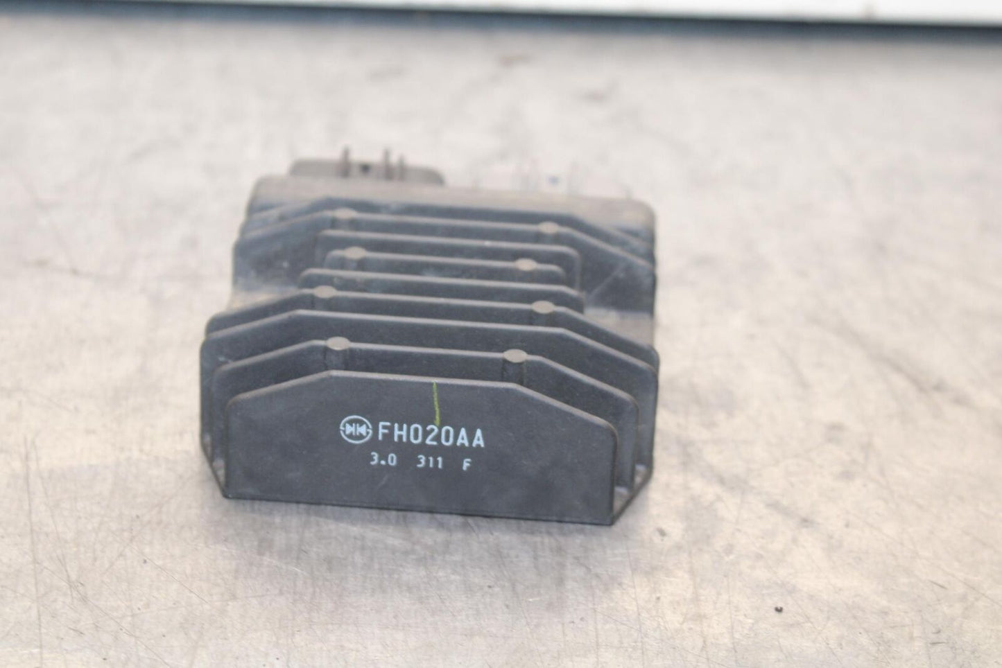 2014 Yamaha FZ09 RECTIFIER VOLTAGE REGULATOR 1D7-81960-01-00 BB81