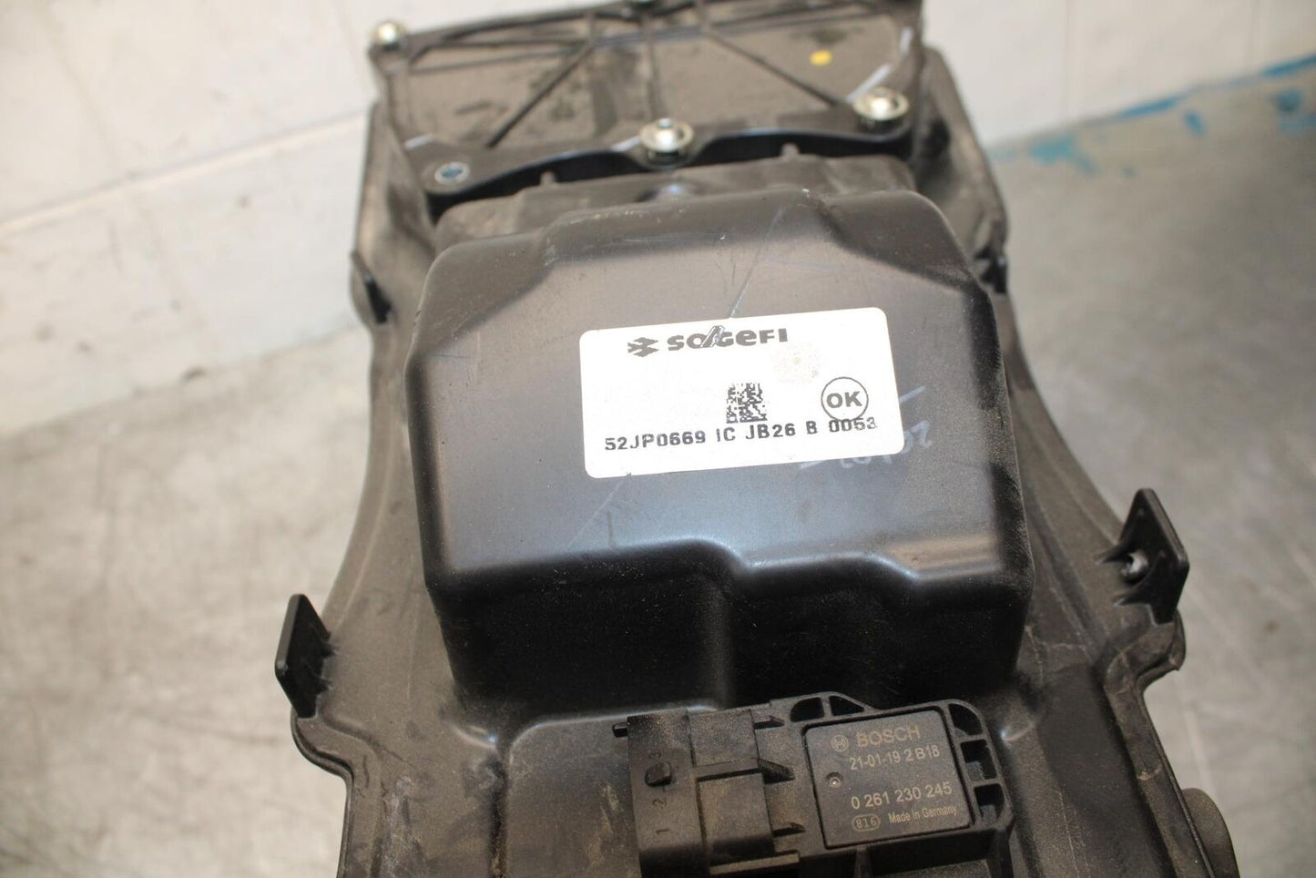21 HUSQVARNA VITPILEN 401 AIRBOX AIR INTAKE FILTER BOX BB467