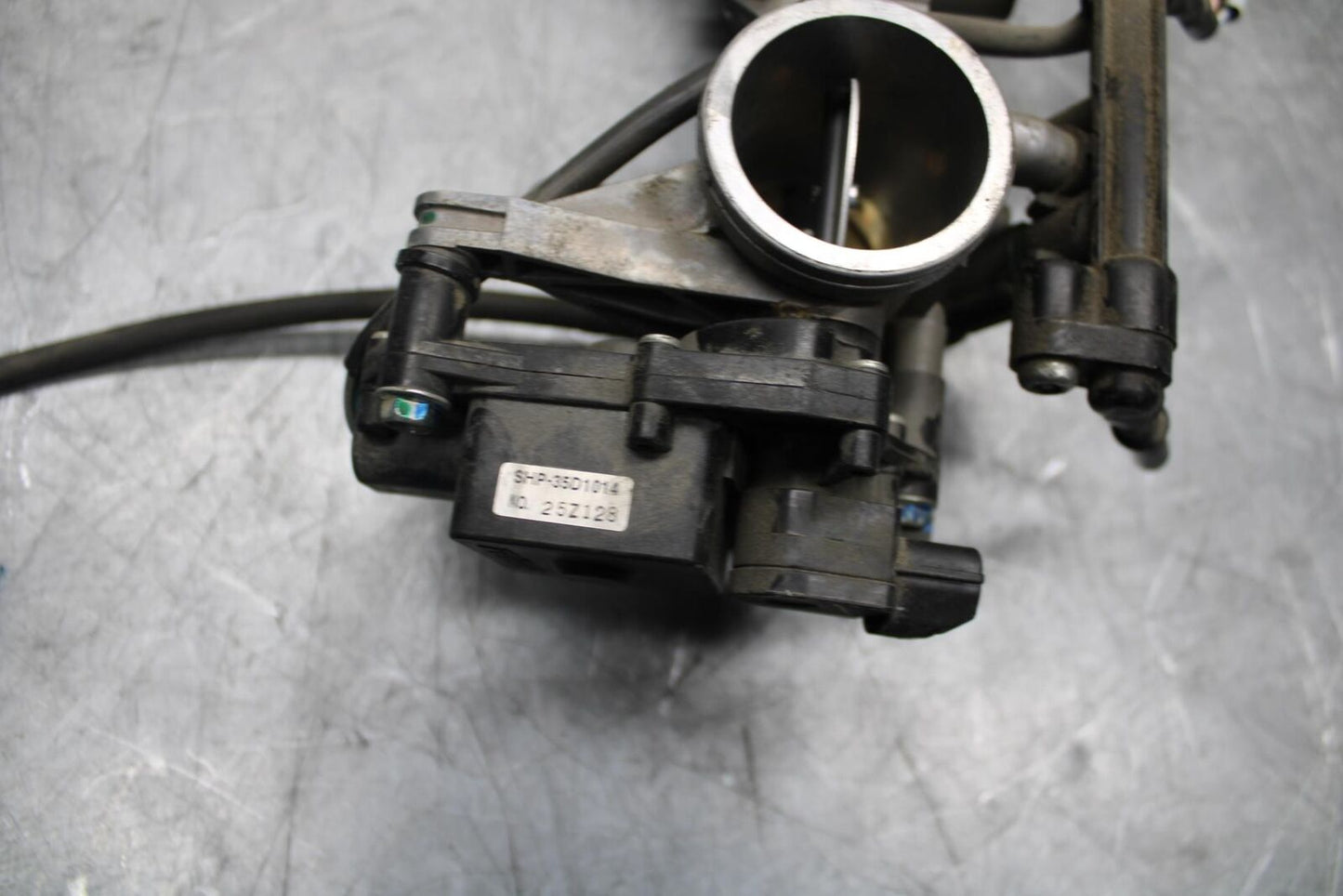 12-17 KAWASAKI NINJA 650 MAIN FUEL INJECTORS / THROTTLE BODIES BB470