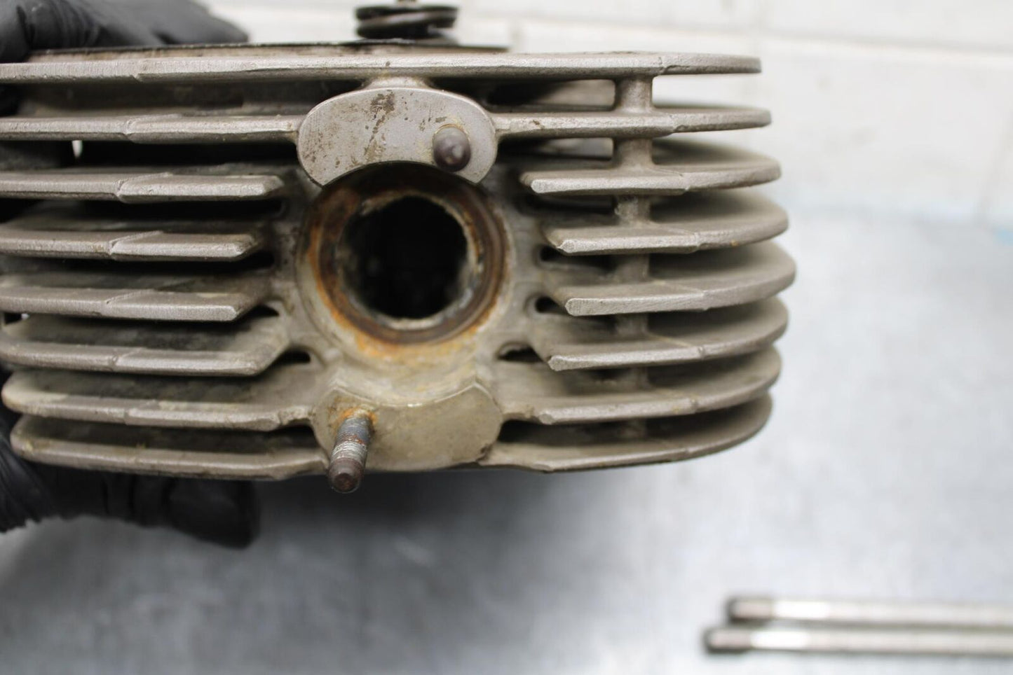 16-17 MOTO GUZZI V7 II ENGINE TOP END CYLINDER LEFT HEAD BB57