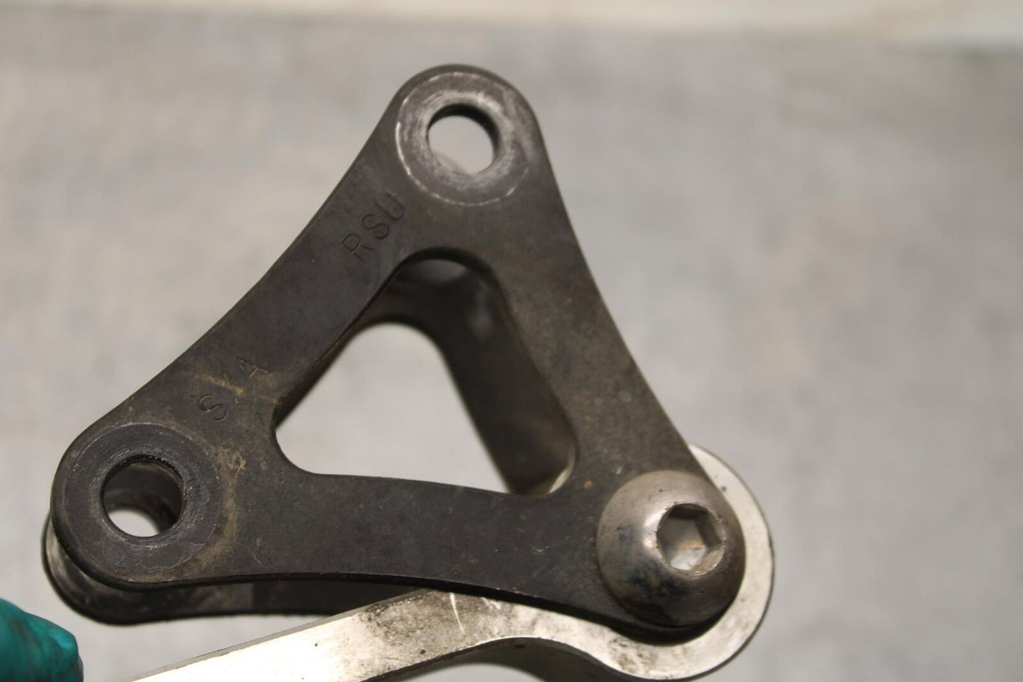 2012 Triumph Daytona 675R REAR DOGBONE SHOCK LINKAGE LINK BB589