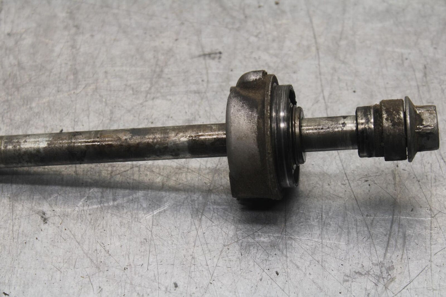 1988 Yamaha FZ600 FRONT WHEEL RIM AXLE PIVOT BOLT 10W-25381-00-00 BB601