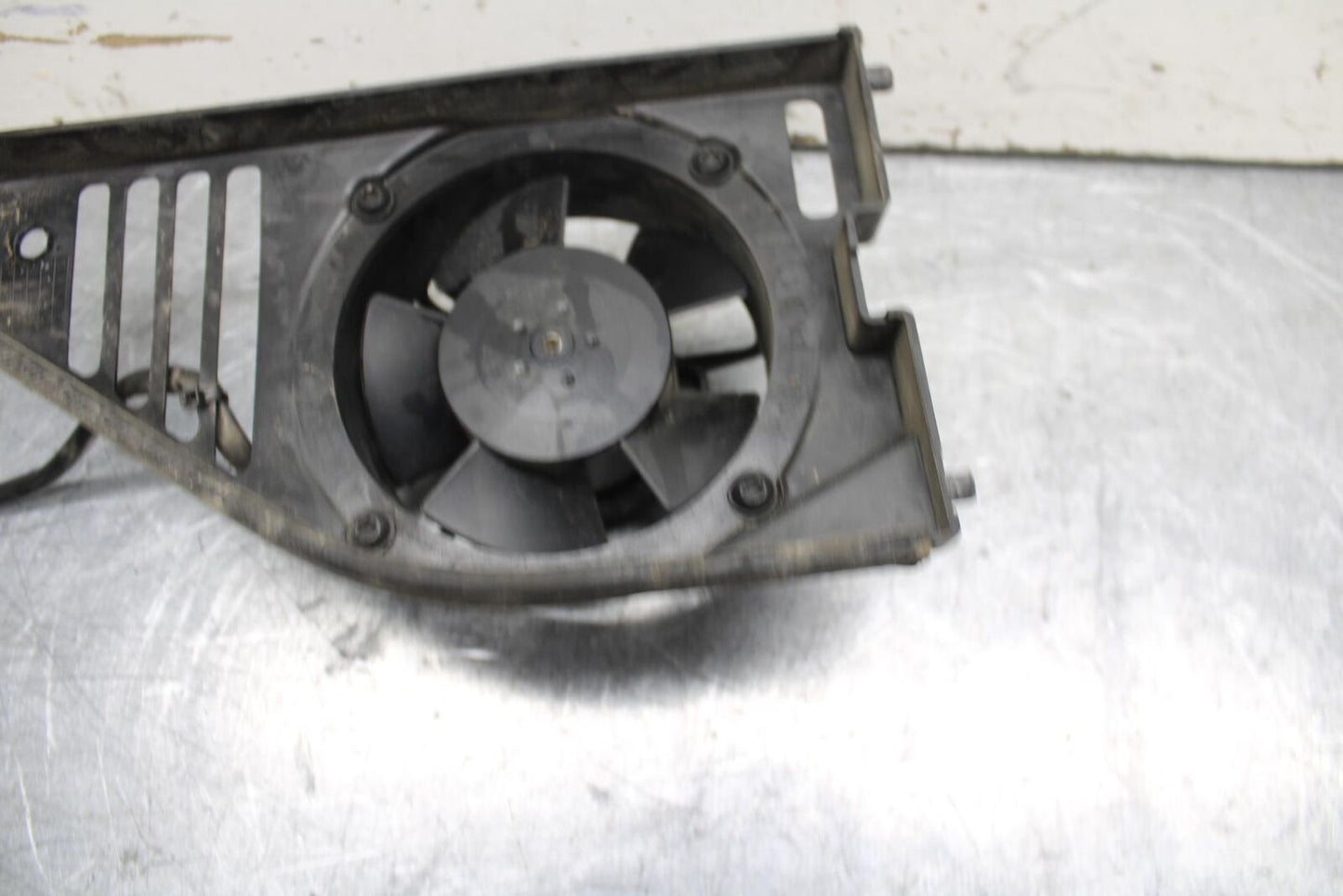 16-18 KTM 690 DUKE ENGINE RADIATOR COOLING FAN BB631