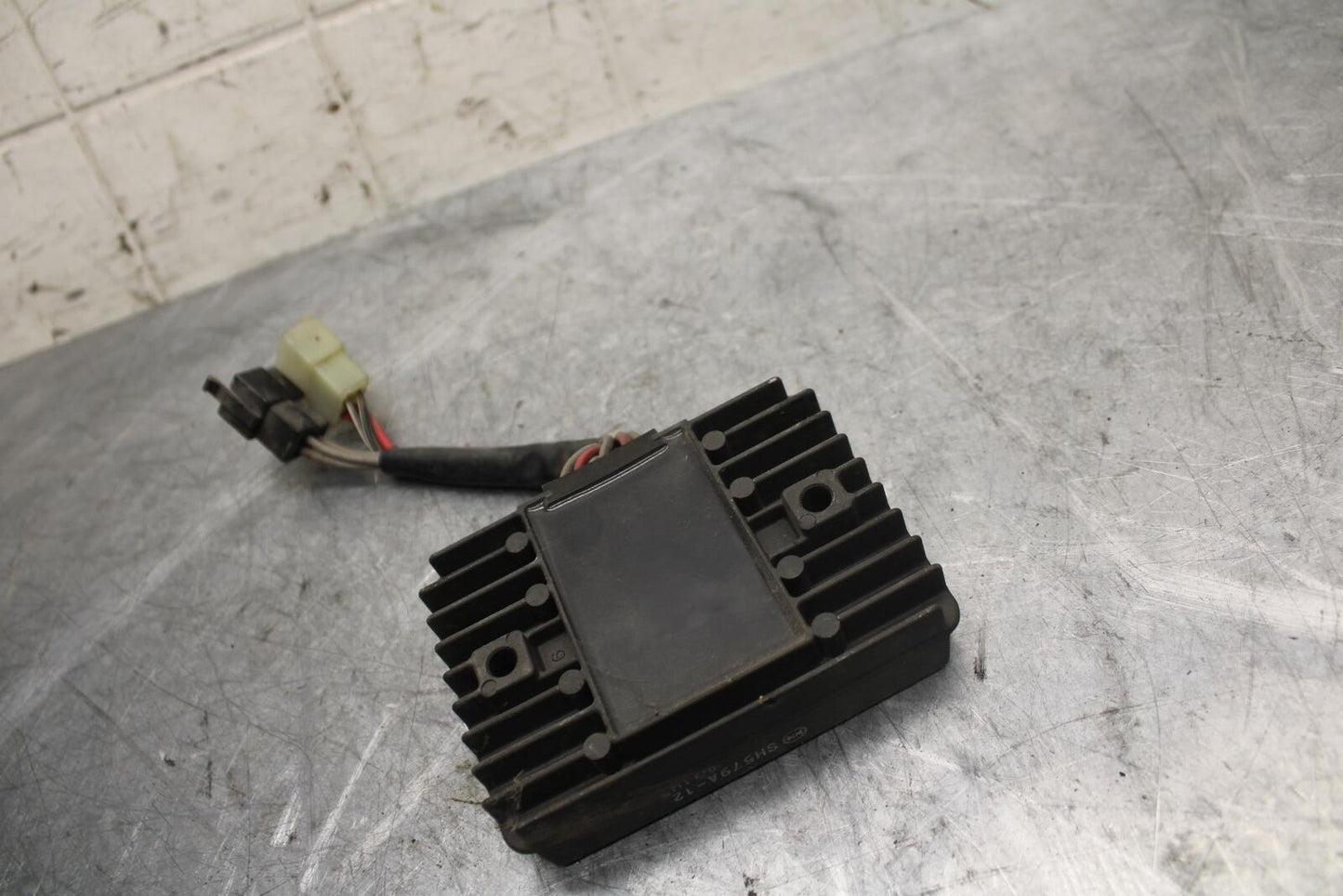 1998 Suzuki TL1000S RECTIFIER VOLTAGE REGULATOR BB508