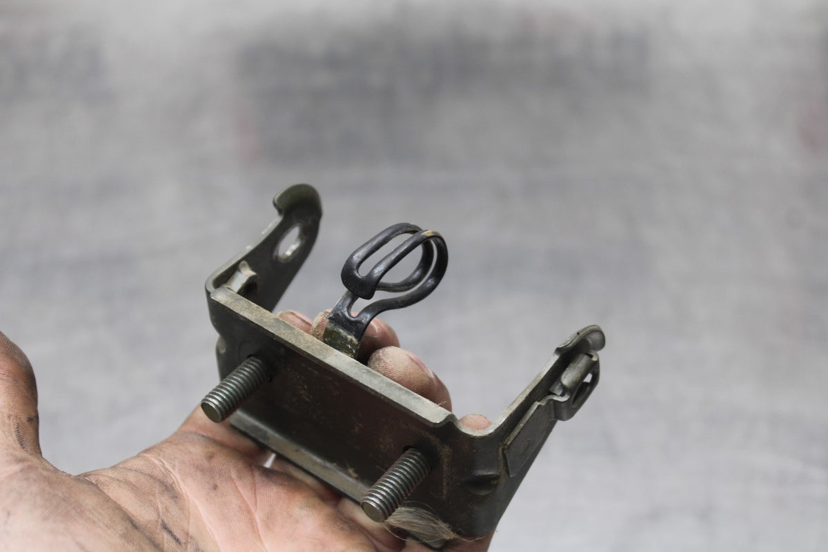 06 SUZUKI SV650S GAS TANK FUEL CELL PETROL RESERVOIR BRACKET MOUNT BB783