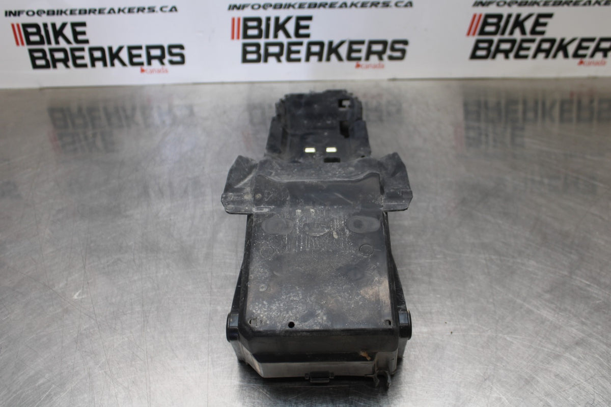 22-25 YAMAHA YZF R7 REAR BACK TAIL UNDERTAIL BATTERY TRAY PLASTIC BB182