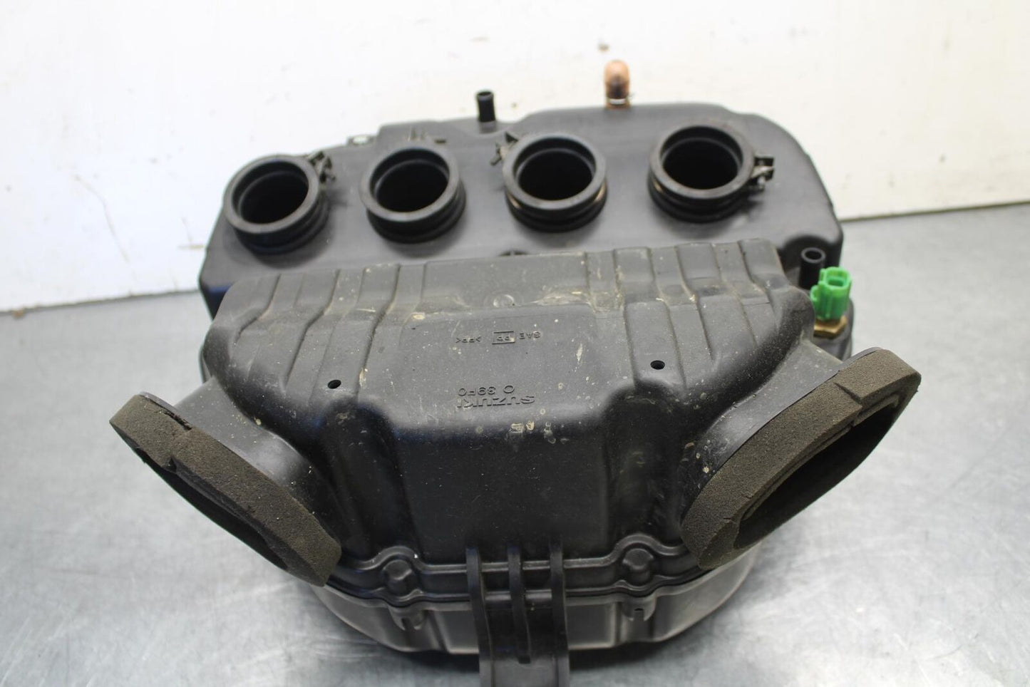 01-03 SUZUKI GSXR600 AIRBOX AIR INTAKE FILTER BOX 13700-39F00 BB639