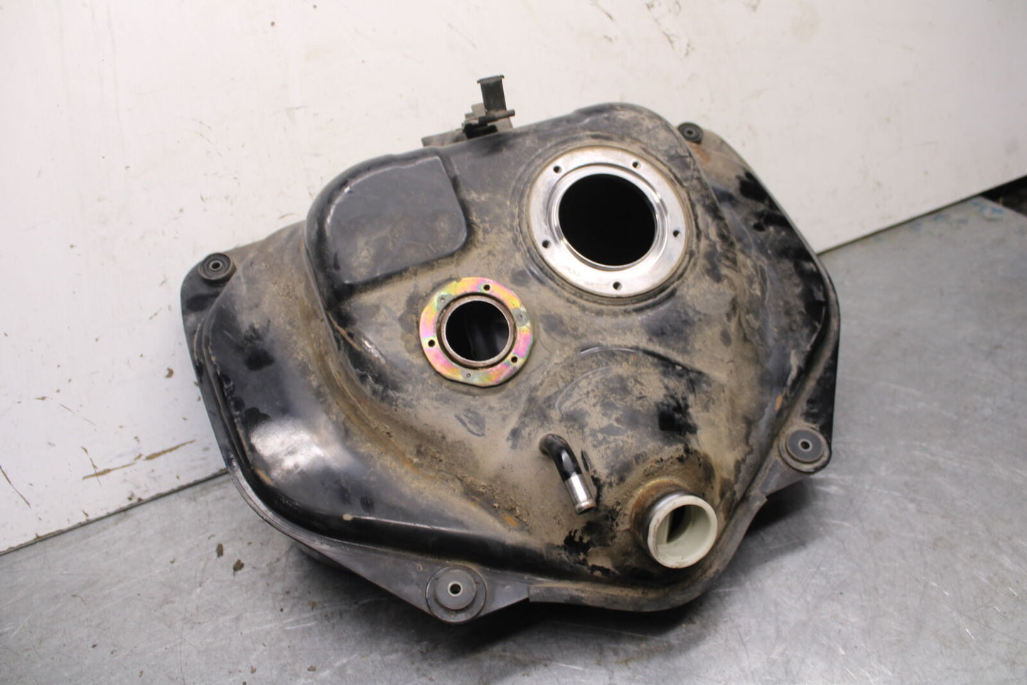 05-09 SUZUKI BOULEVARD C90 GAS TANK FUEL PETROL RESERVOIR BB692