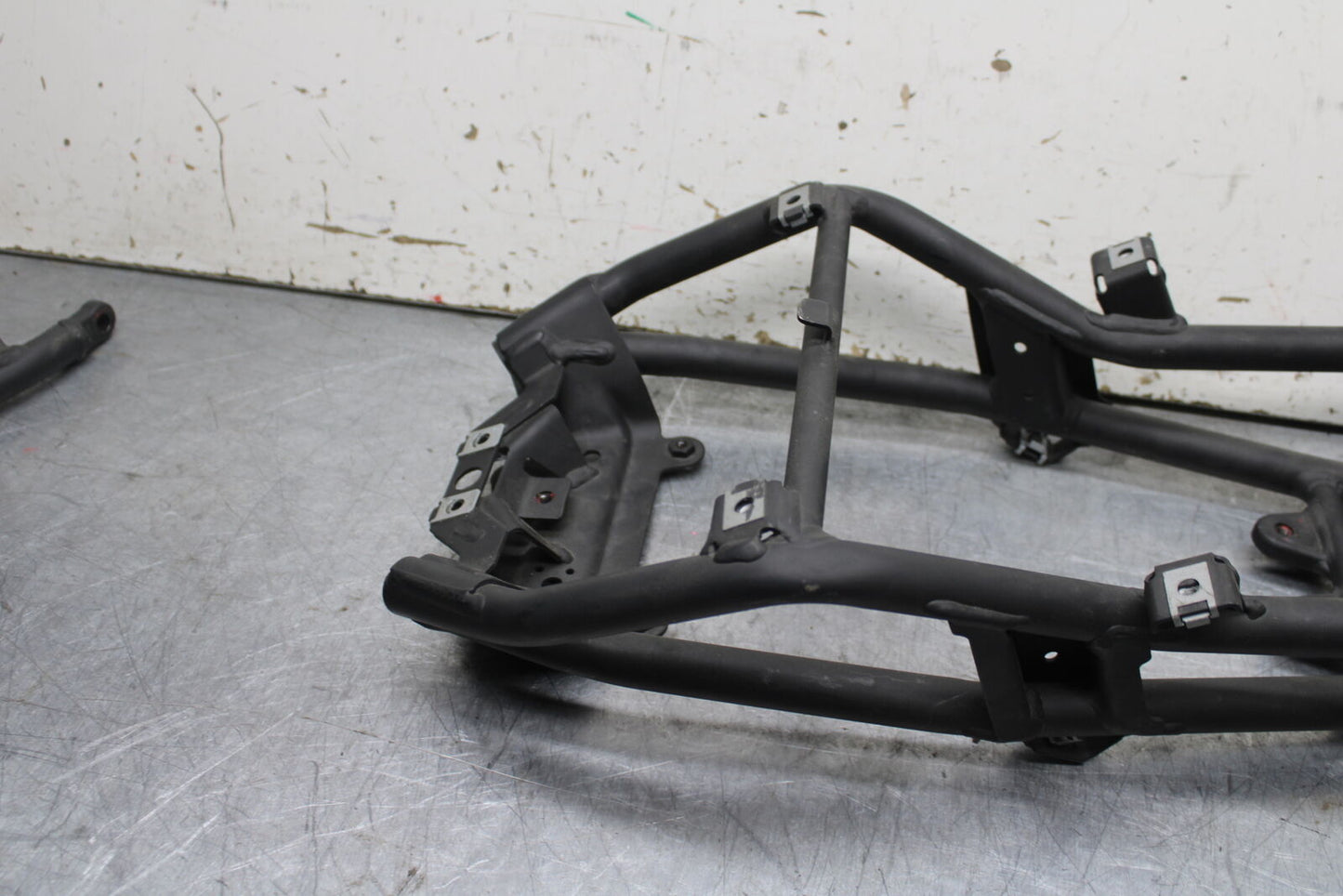 09-11 DUCATI STREETFIGHTER 1098 REAR SUBFRAME BACK SUB FRAME BB705