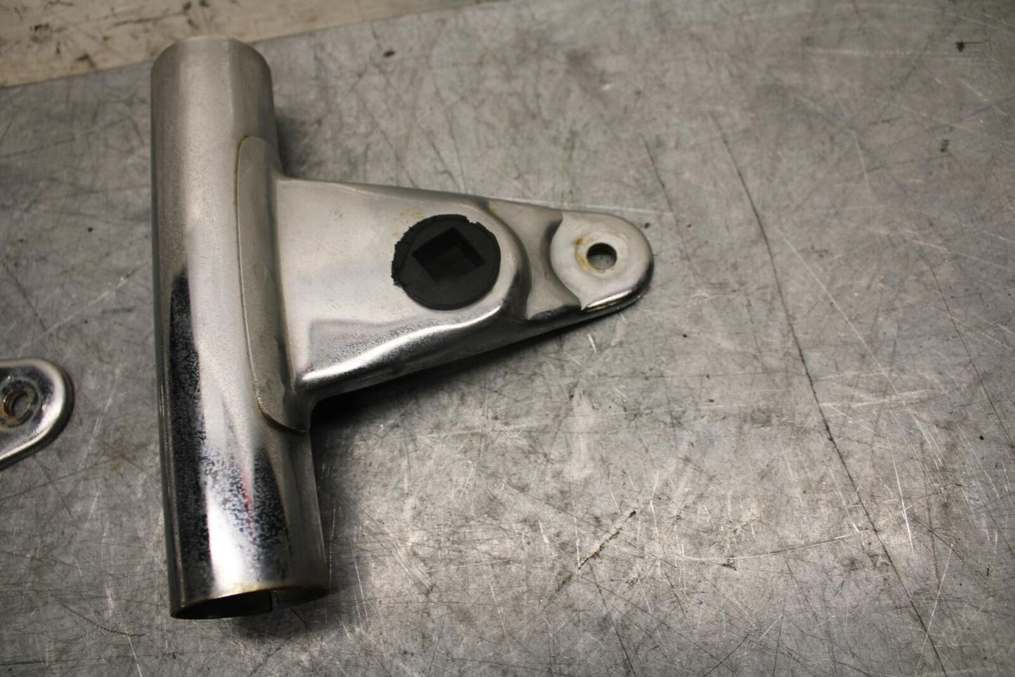 1982 Suzuki GS450L SINGLE HEADLIGHT HEAD LAMP LIGHT BRACKETS BB52