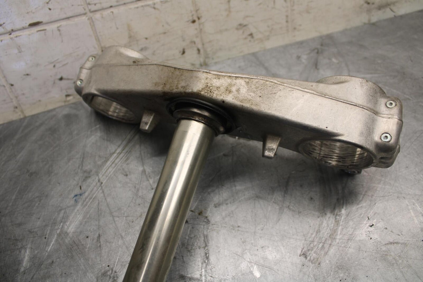 2009 Suzuki GSXR750 FORKS CLAMP LOWER TRIPLE TREE STEM 51410-01H10 BB508