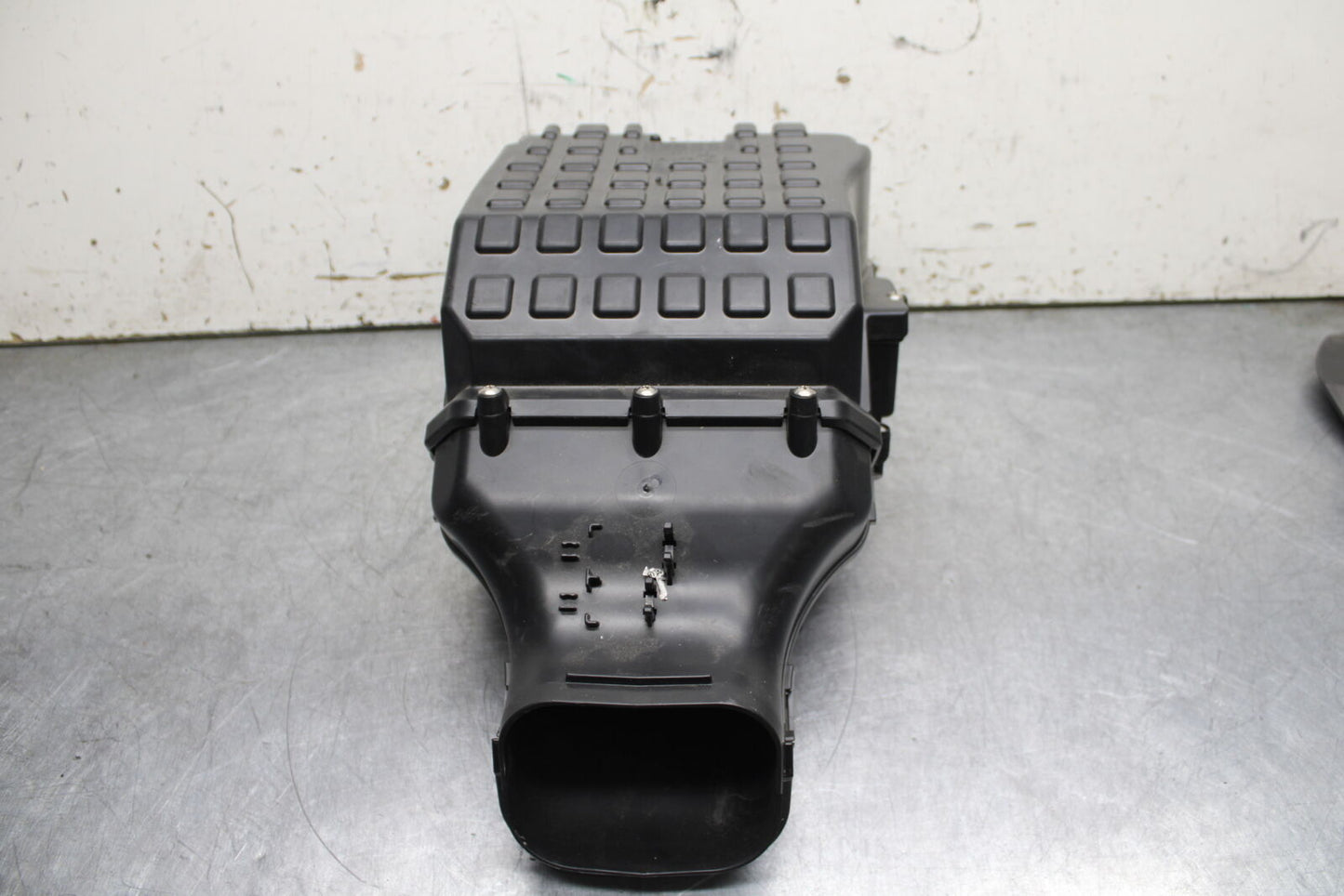 21-24 APRILIA TUONO 660 FACTORY AIRBOX AIR INTAKE FILTER BOX BB733