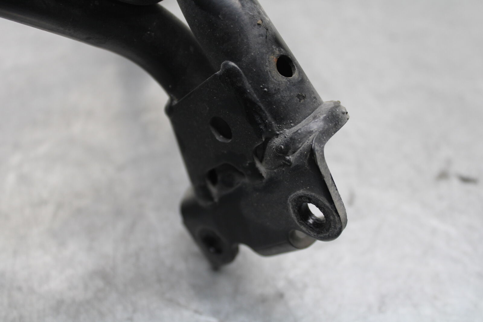 03-07 SUZUKI SV1000S UPPER FAIRING MIRROR GAUGES STAY BRACKET 94510-16G00 BB657