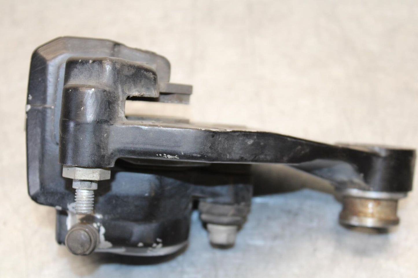 1977 Yamaha XS750 REAR BACK BRAKE CALIPER W MOUNT BRACKET BB554