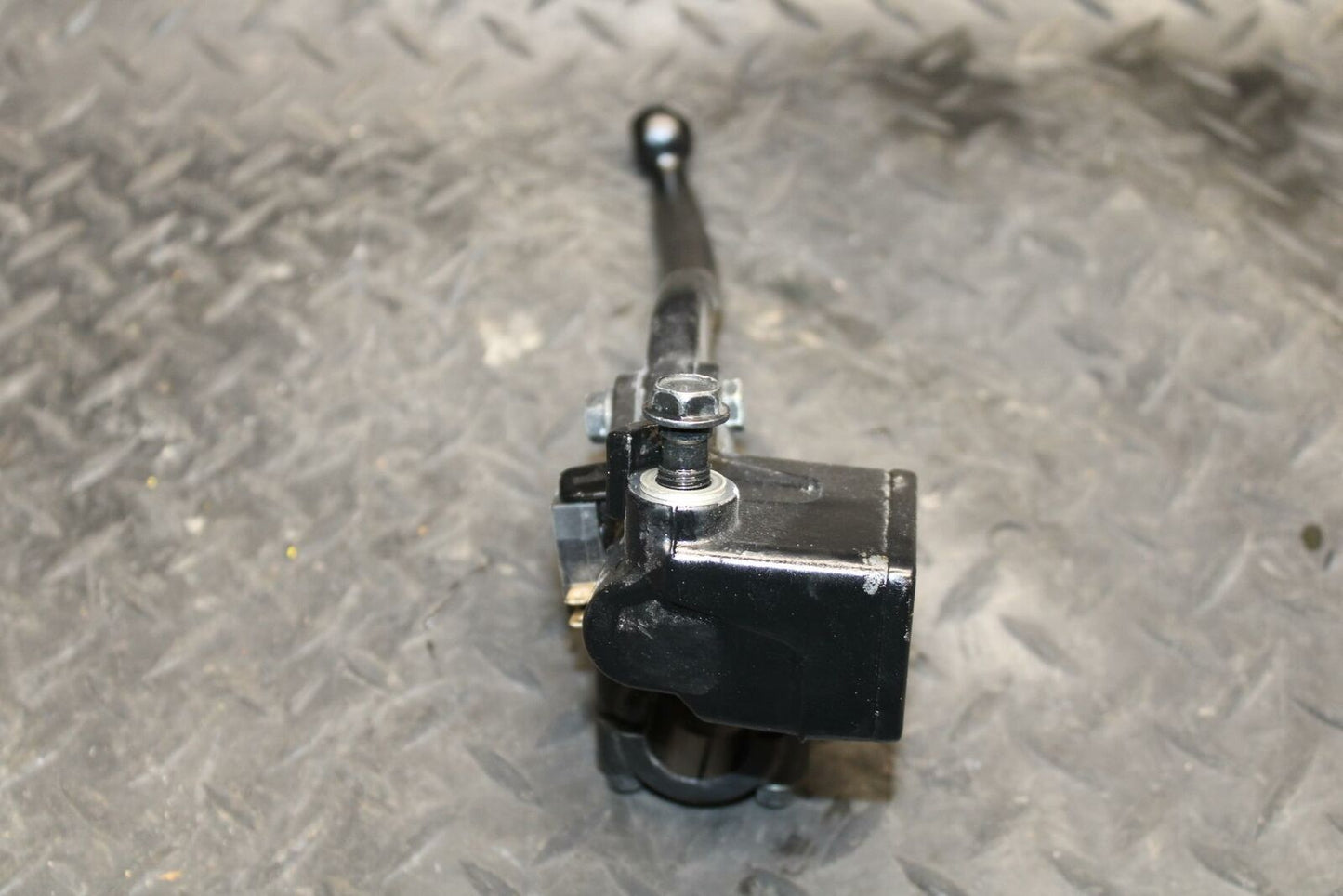 17 KAWASAKI NINJA 300 FRONT BRAKE MASTER CYLINDER w/ LEVER 43015-0622 BB215