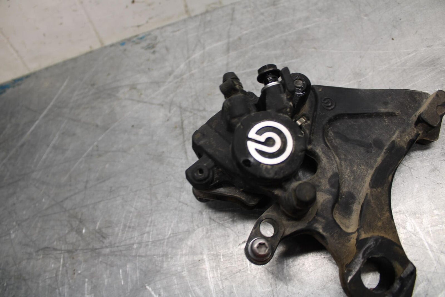 17-21 TRIUMPH STREET TRIPPLE R ABS REAR BREMBO BRAKE CALIPER W BRACKET bb452