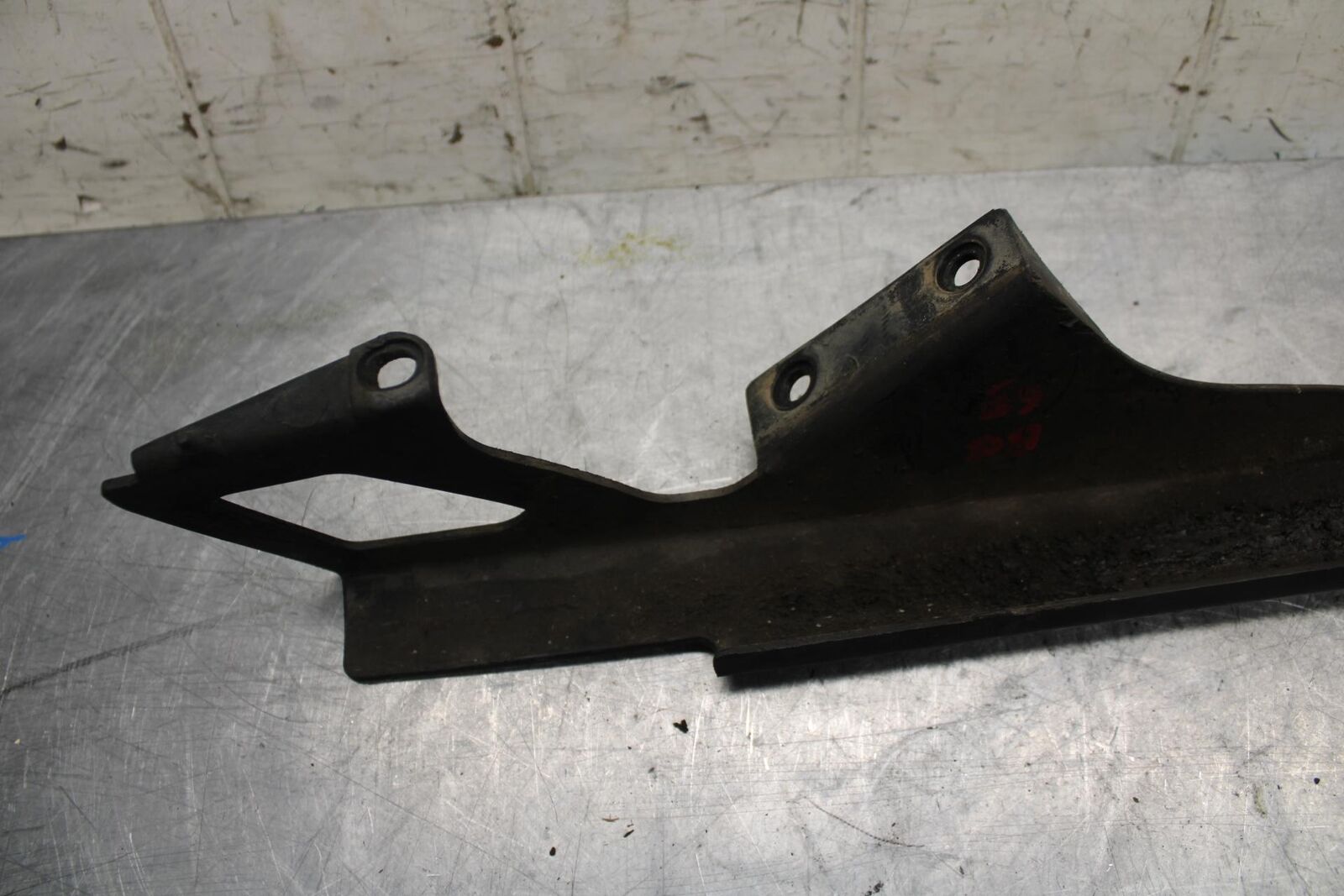 02-03 SUZUKI GSXR750 REAR BACK DRIVE CHAIN GUARD COVER SHIELD 61311-35F01 BB14