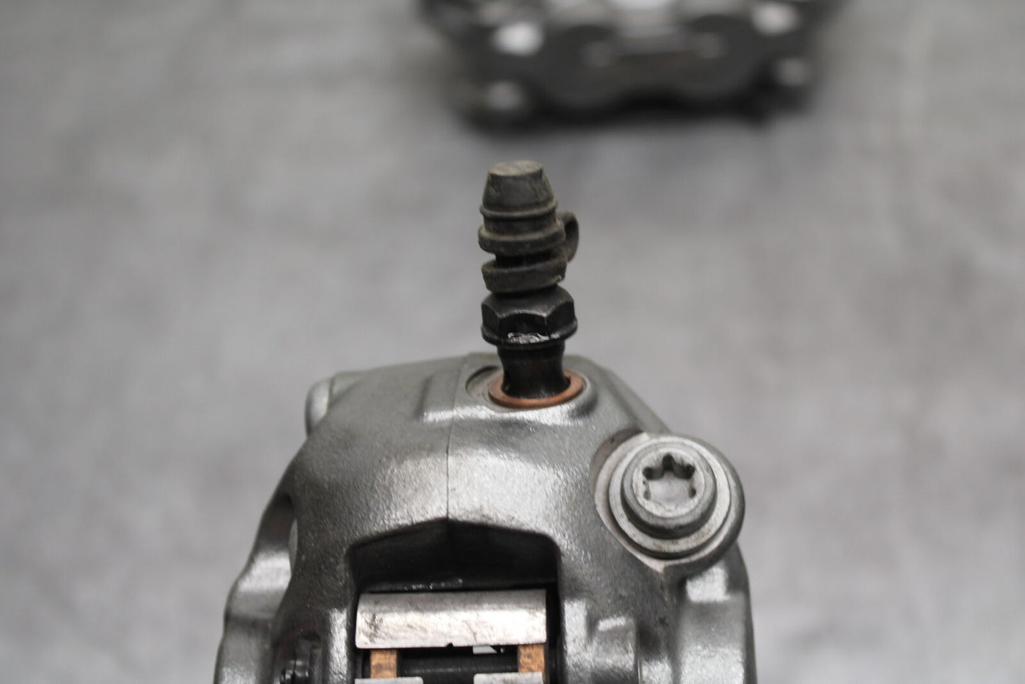 21-24 KTM 890 ADVENTURE R RIGHT LEFT FRONT BRAKE CALIPER SET PAIR CALIPERS BB723