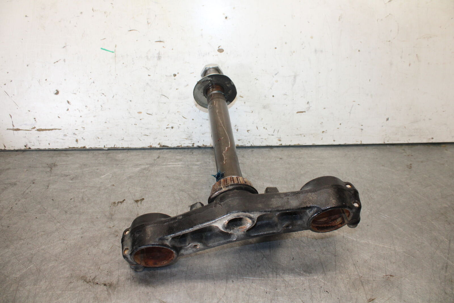 01-06 TRIUMPH TIGER 955I FRONT FORKS CLAMP LOWER TRIPLE TREE STEM BB693