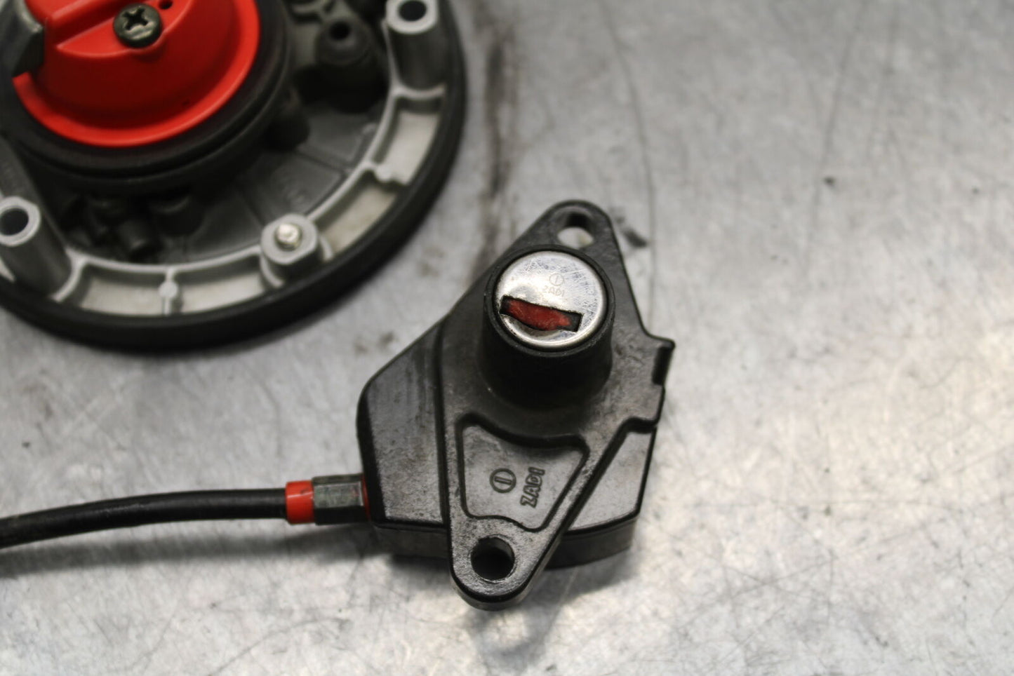 03-04 TRIUMPH DAYTONA 600 IGNITION LOCK KEY SET W/ GAS CAP AND SEAT LOCK BB745