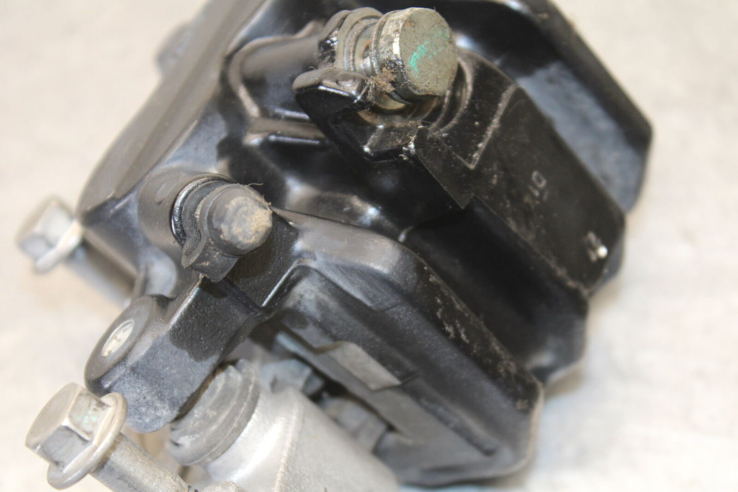 01-06 TRIUMPH TIGER 955I RIGHT LEFT FRONT BRAKE CALIPER SET PAIR CALIPERS BB693