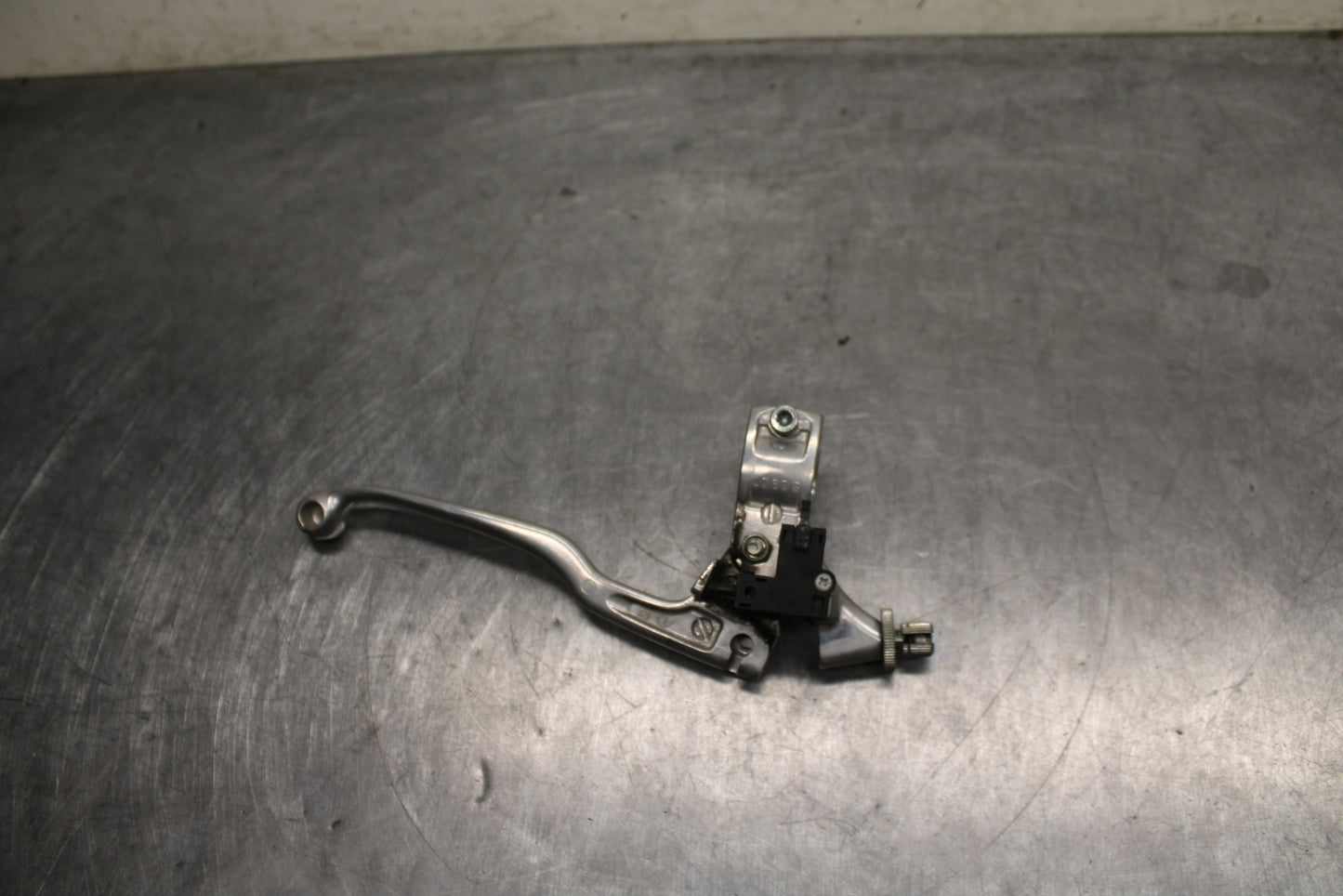 04 SUZUKI INTRUDER 800 CLUTCH PERCH MOUNT WITH LEVER BB758