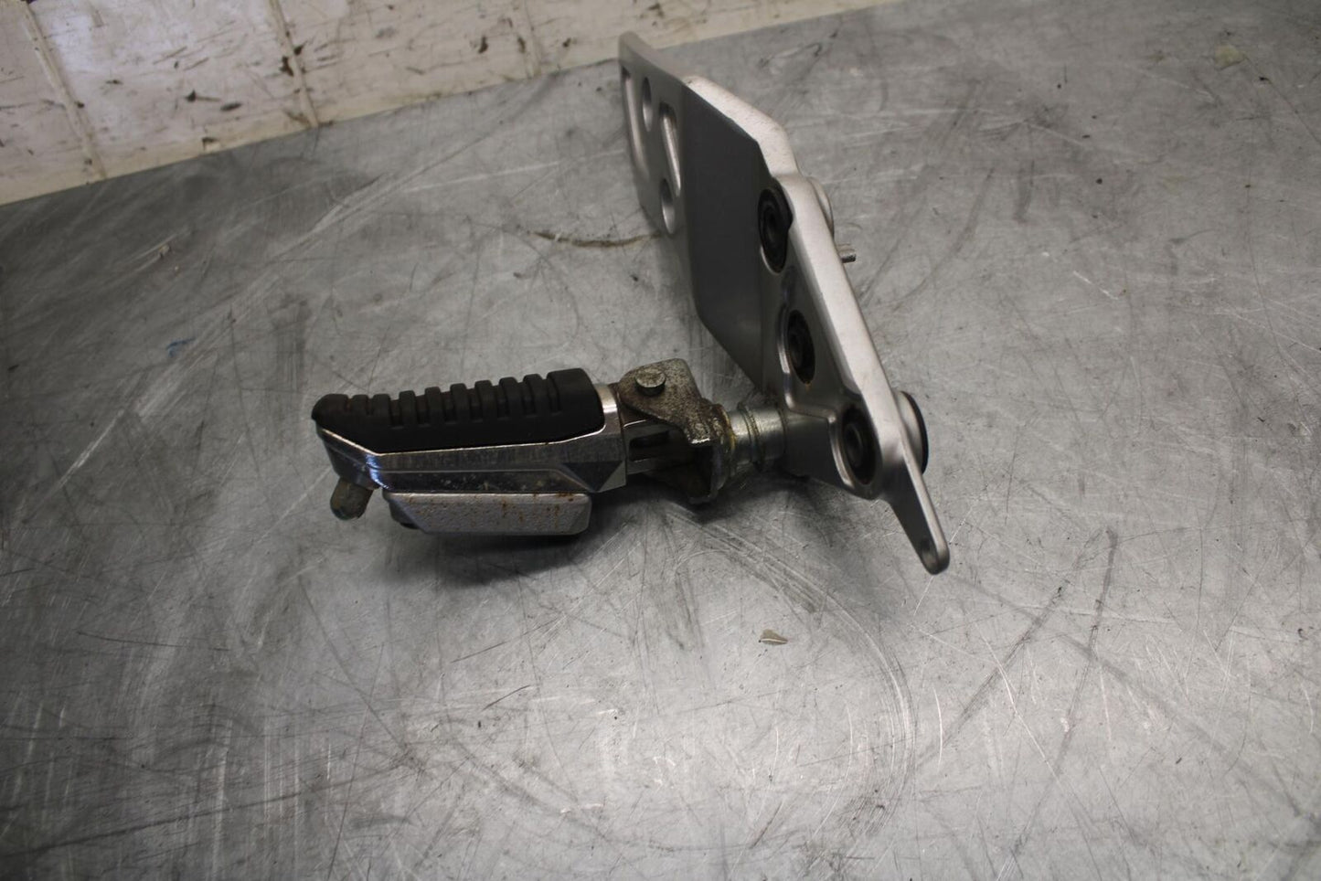 2016 Suzuki Bandit GSF1250SA ABS RIGHT REARSET REAR SET DRIVER FOOT PEG BB509