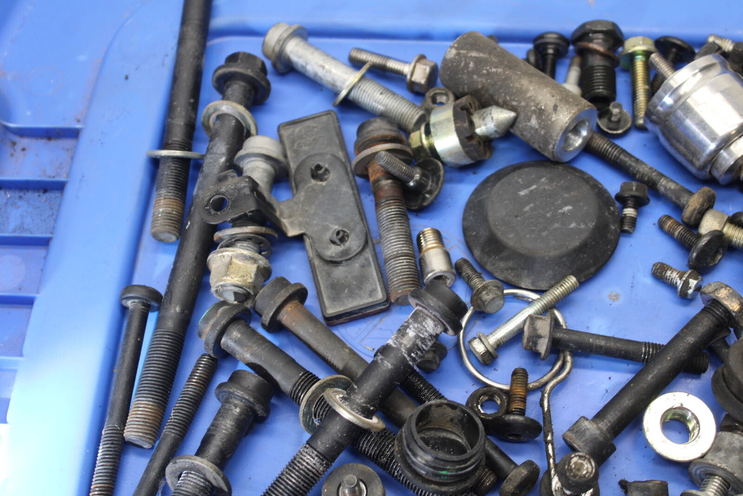 01-06 TRIUMPH TIGER 955I MOUNTING BOLTS HARDWARE MOTOR SCREWS BB693