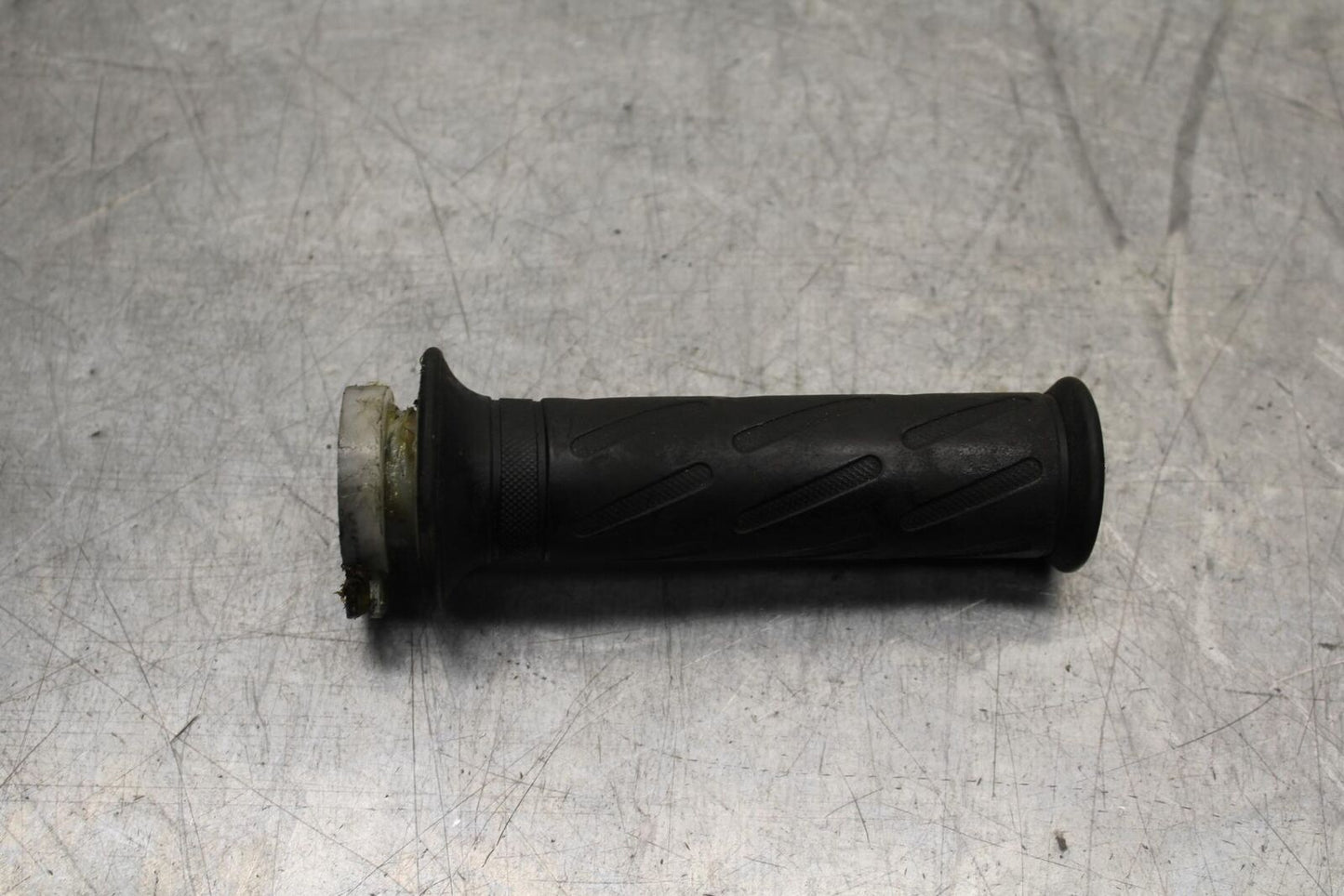 1999 Suzuki GSXR600 RIGHT THROTTLE GRIP 57110-46E02 BB580
