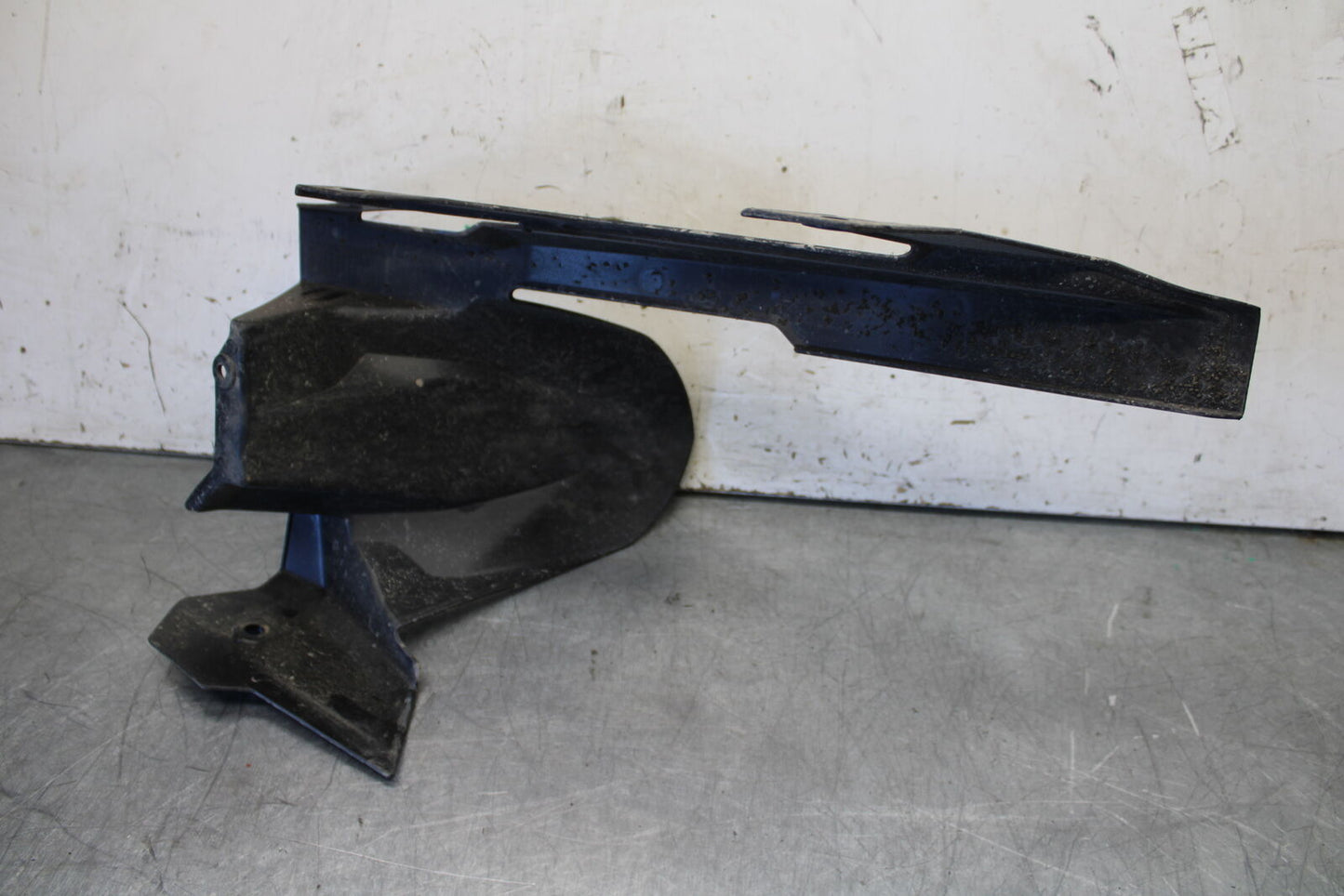 19-22 KAWASAKI Z400 REAR BACK WHEEL TIRE HUGGER FENDER BB708