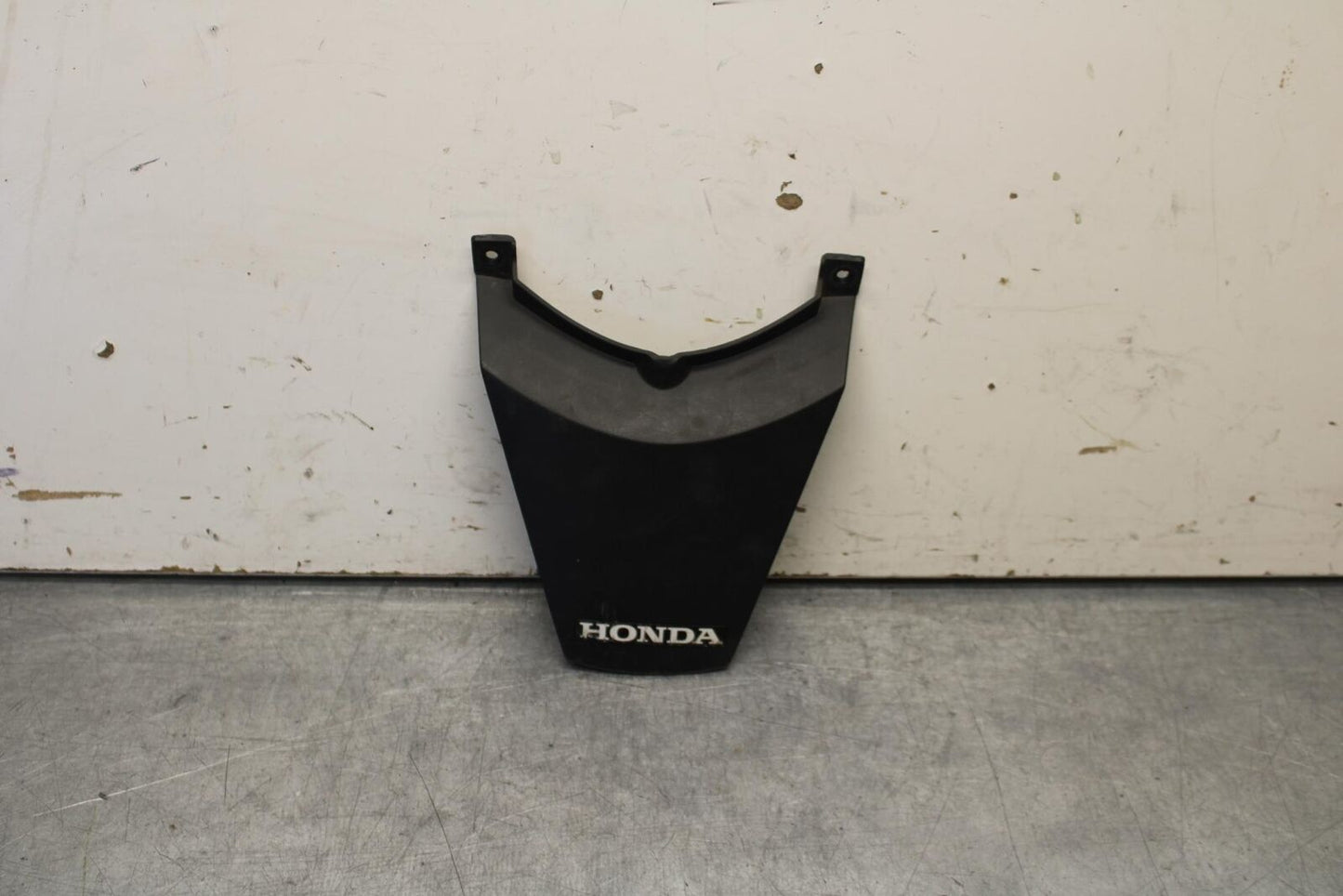 11-19 HONDA CBR125R CENTER REAR BACK TAIL FAIRING COVER TRIM COWL BB105
