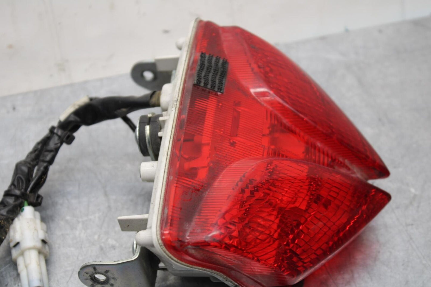 2009 Suzuki GSXR600 REAR TAIL TAILLIGHT BACK BRAKE LIGHT 35710-37H30 BB582