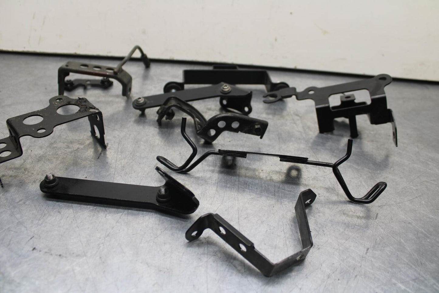 17-20 KAWASAKI 650 EX650 ABS GAS TANK RESERVOIR BRACKET AND MISCELLANEOUS BB88