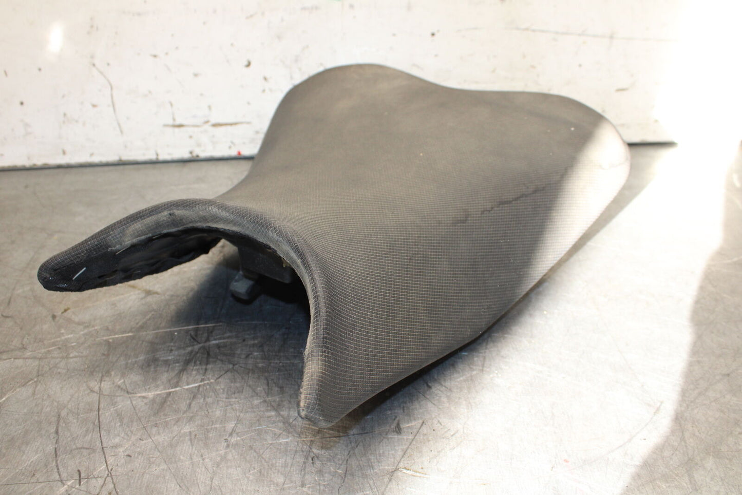 19-22 KAWASAKI Z400 FRONT DRIVERS SEAT PAD SADDLE PILLION BB708
