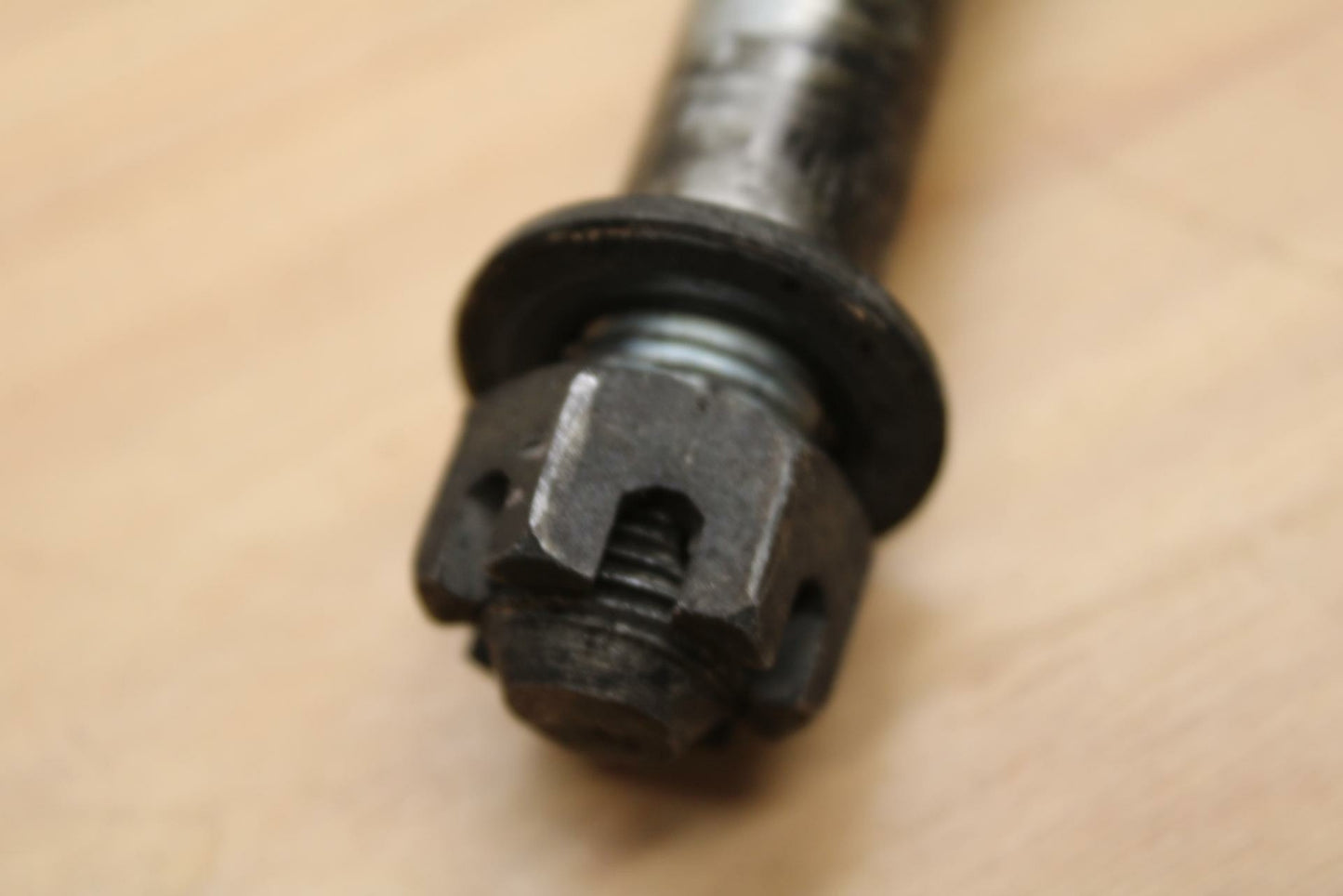 97-04 SUZUKI MARAUDER 800 REAR AXLE BACK WHEEL RIM PIVOT BOLT AXEL BB312
