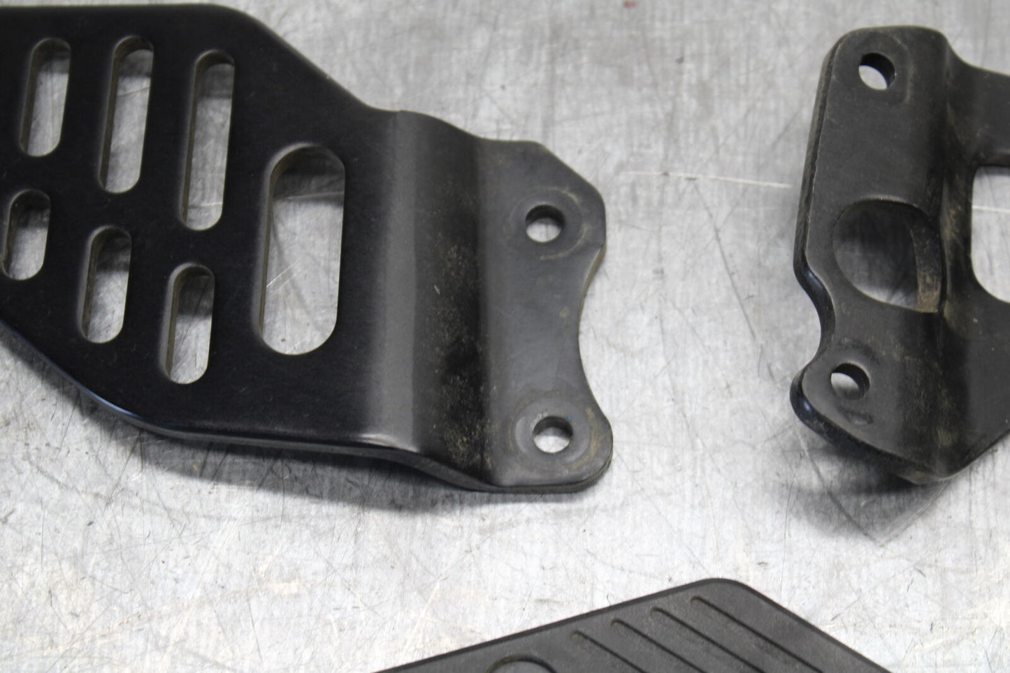08-16 YAMAHA YZF R6 RIGHT & LEFT REARSET REAR SET HEEL GUARD COVER BB436
