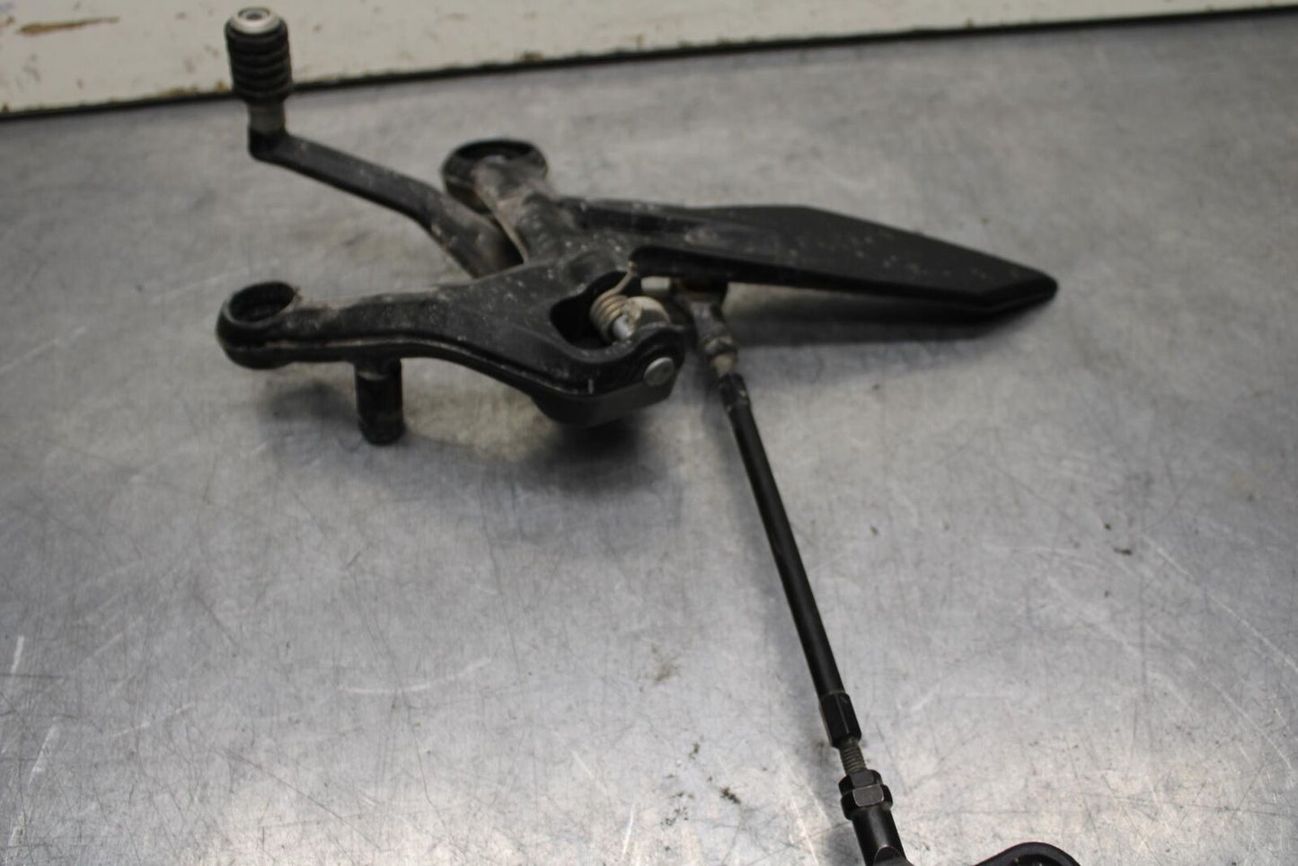 20-24 KTM 890 DUKE R LEFT REARSET REAR SET FOOT PEG W SHIFTER BB627