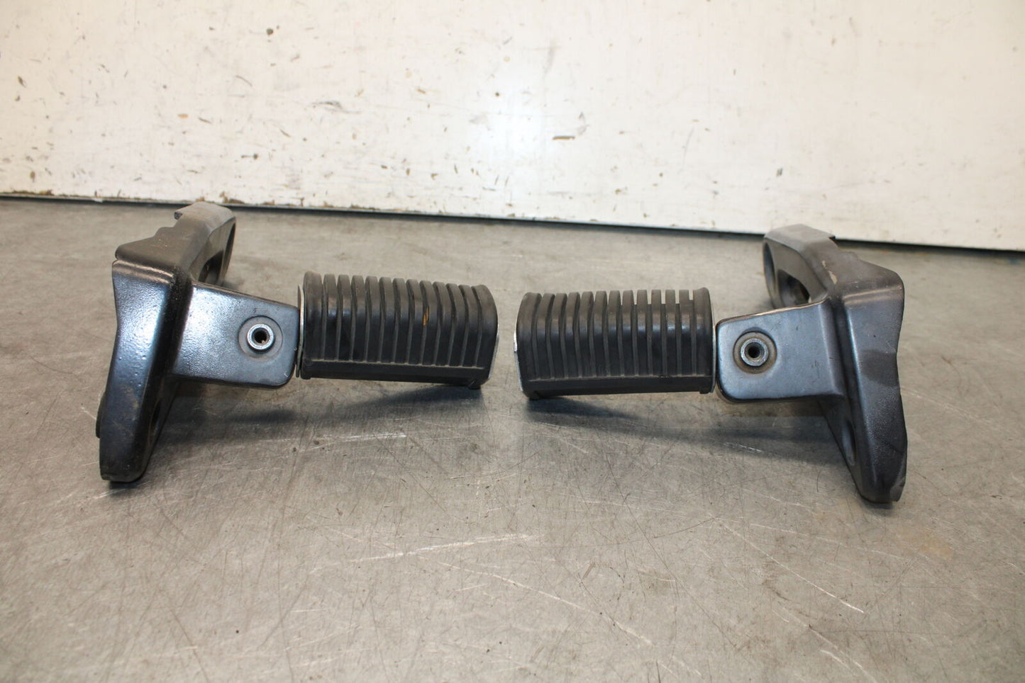 85-86 SUZUKI MADURA 1200 REAR PASSENGER FOOT STEP PEG BB691