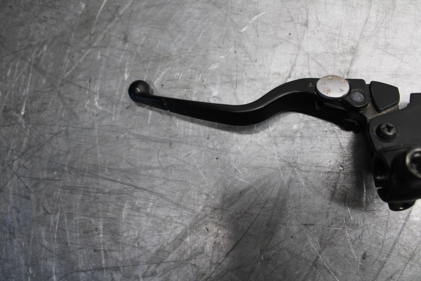 21 HUSQVARNA VITPILEN 401 CLUTCH PERCH MOUNT WITH LEVER BB467