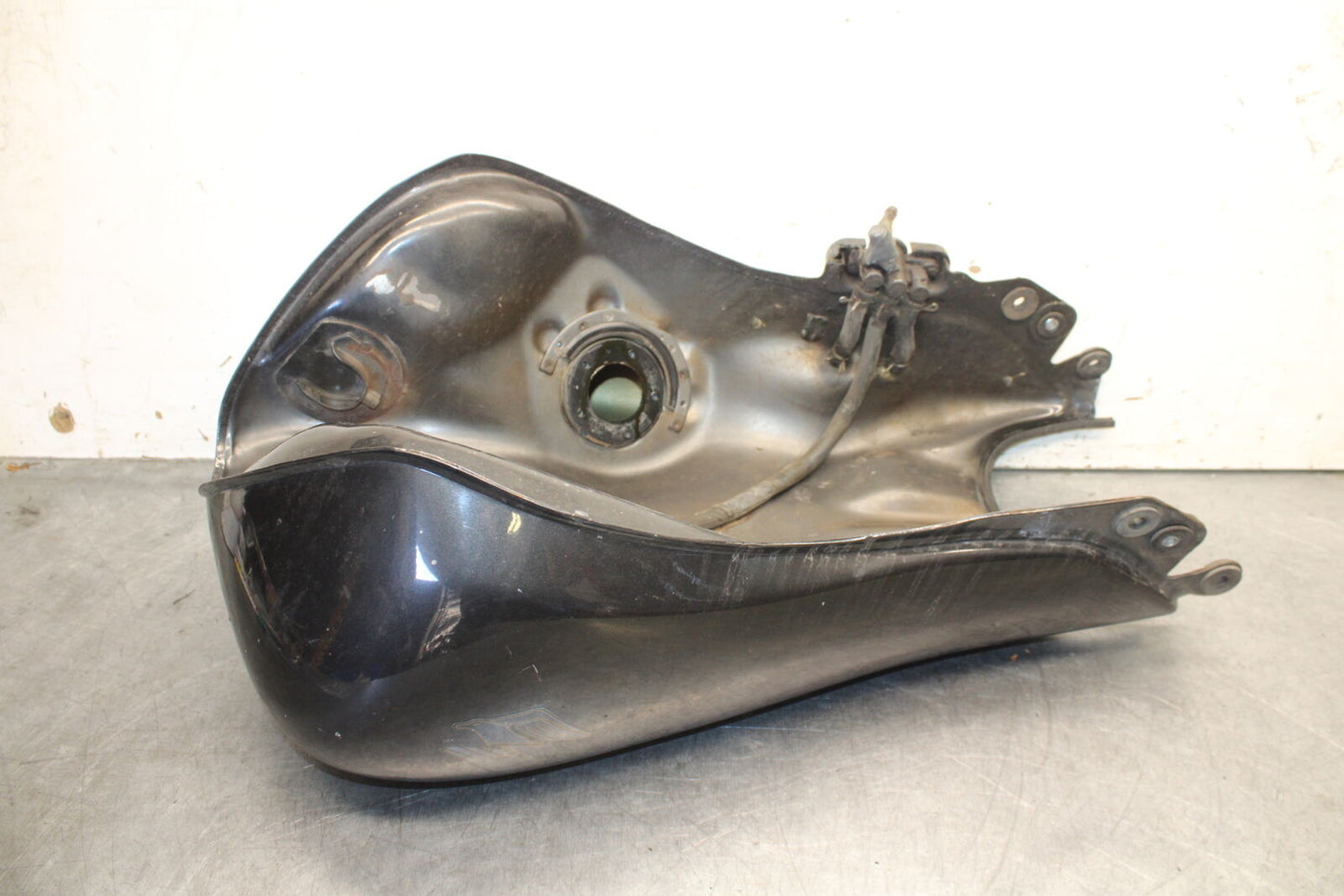 85-86 SUZUKI MADURA 1200 GAS TANK FUEL PETROL RESERVOIR BB691